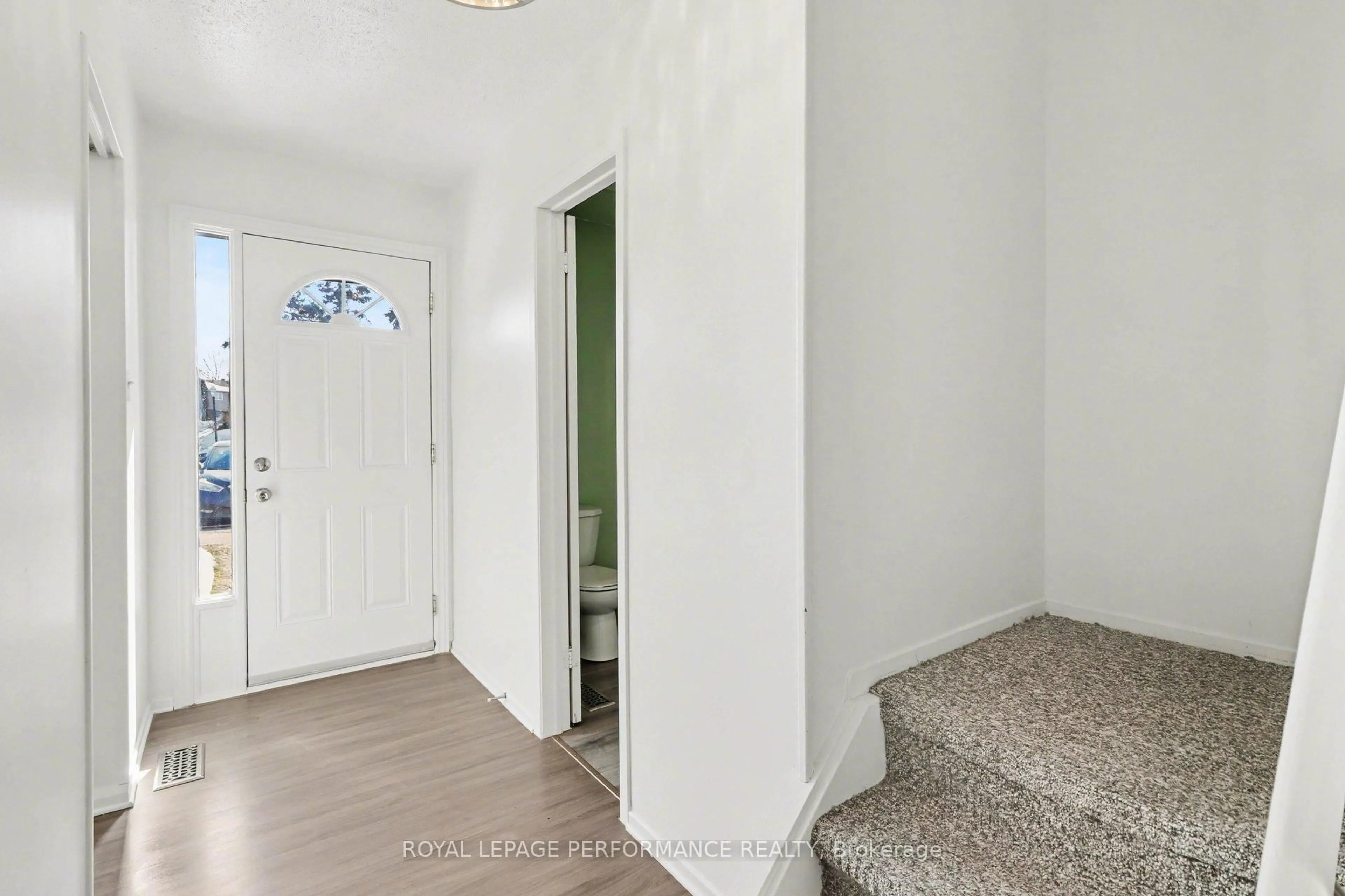 Indoor entryway for 1441 Palmerston Dr #307, Ottawa Ontario K1J 8N9