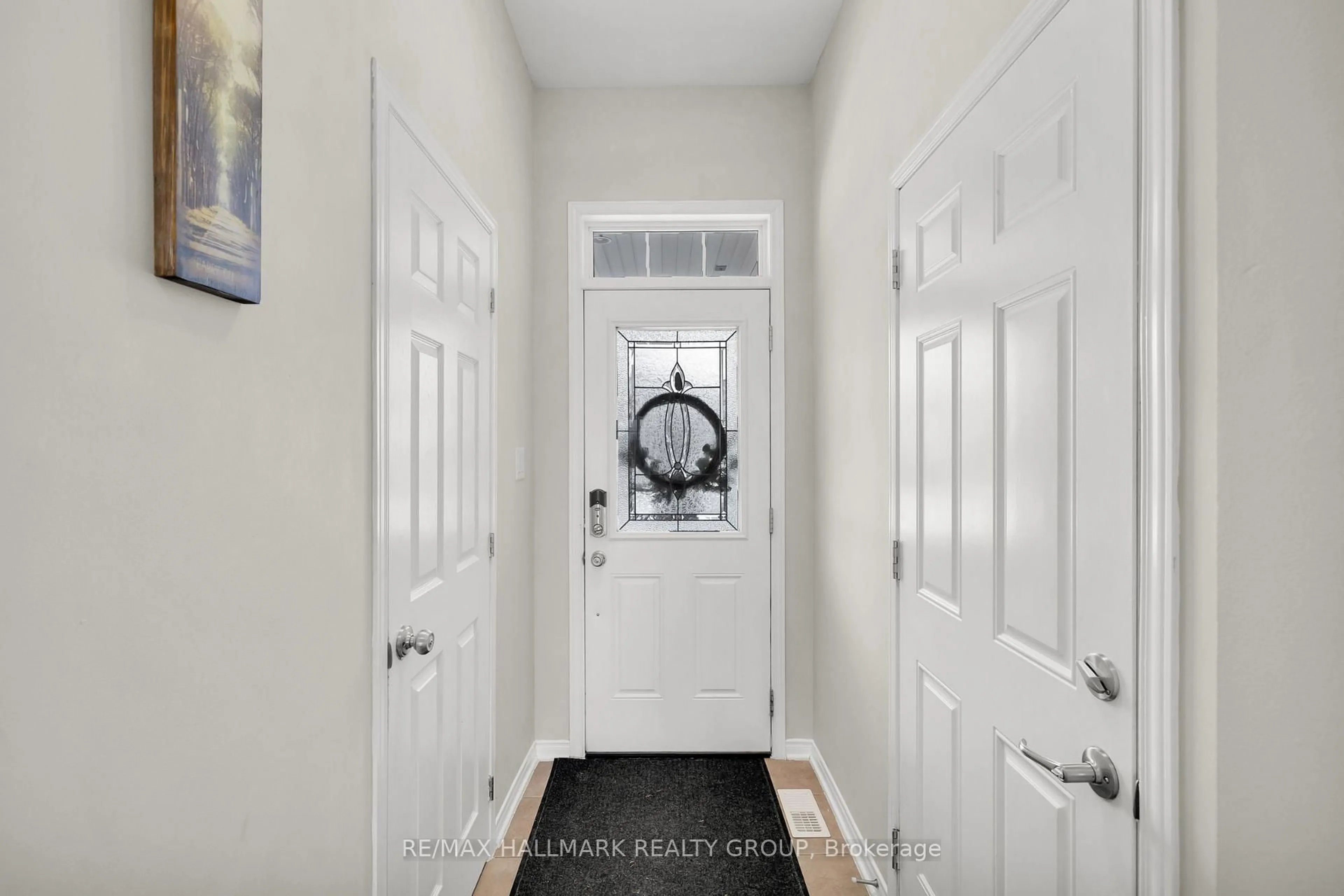 Indoor entryway for 132 LARAMIE Cres, Ottawa Ontario K2J 5Z8