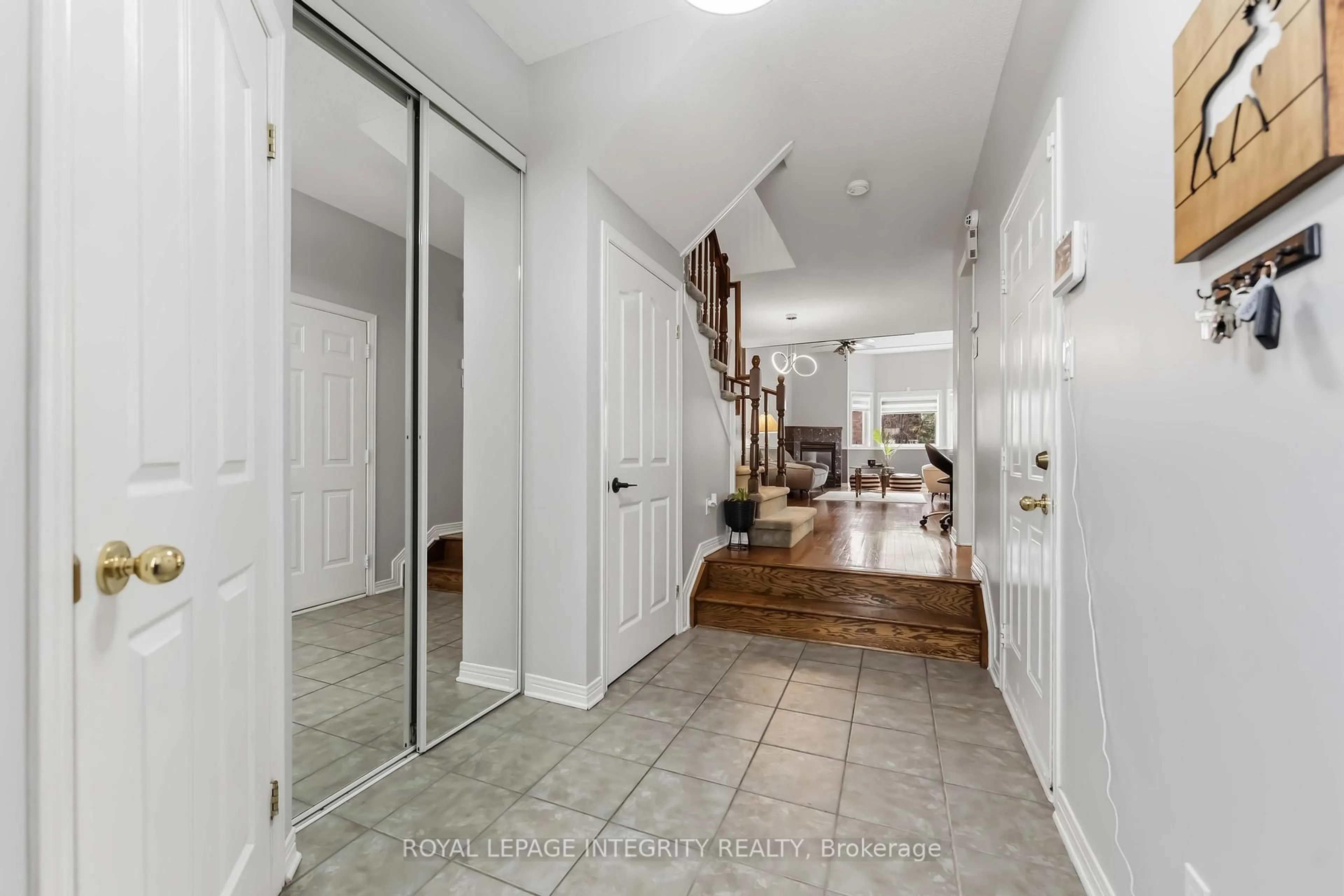 Indoor entryway for 66 Eagleview St, Ottawa Ontario K2M 2S3