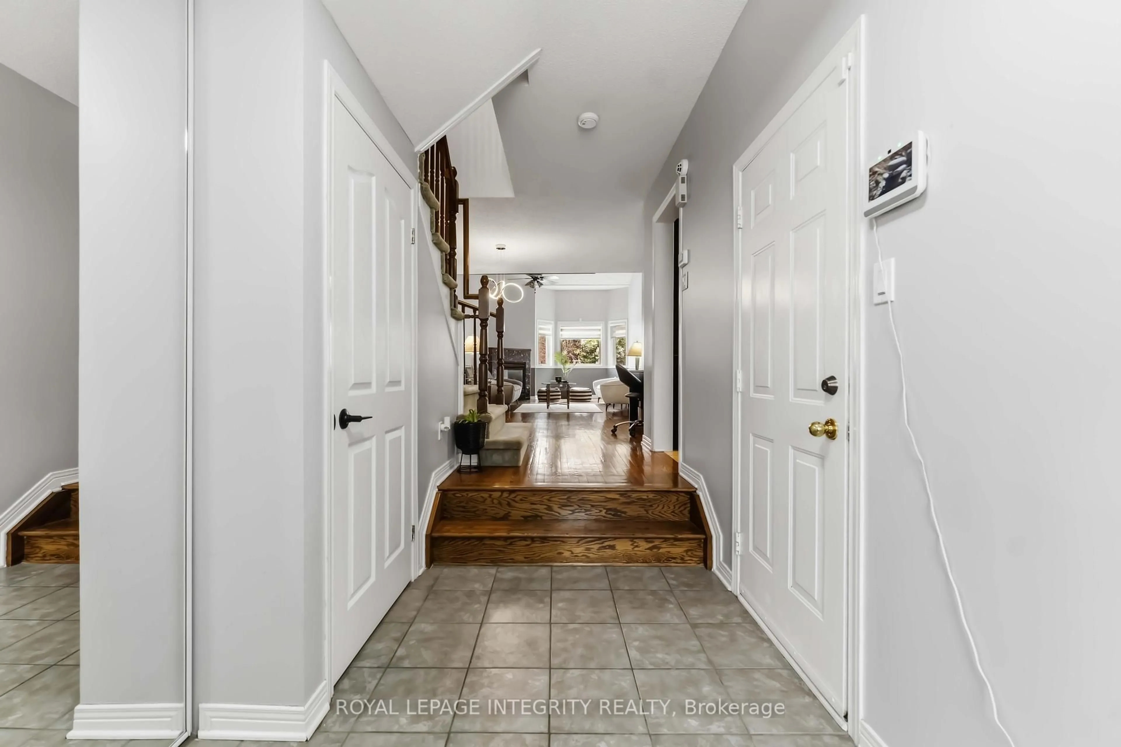 Indoor entryway for 66 Eagleview St, Ottawa Ontario K2M 2S3