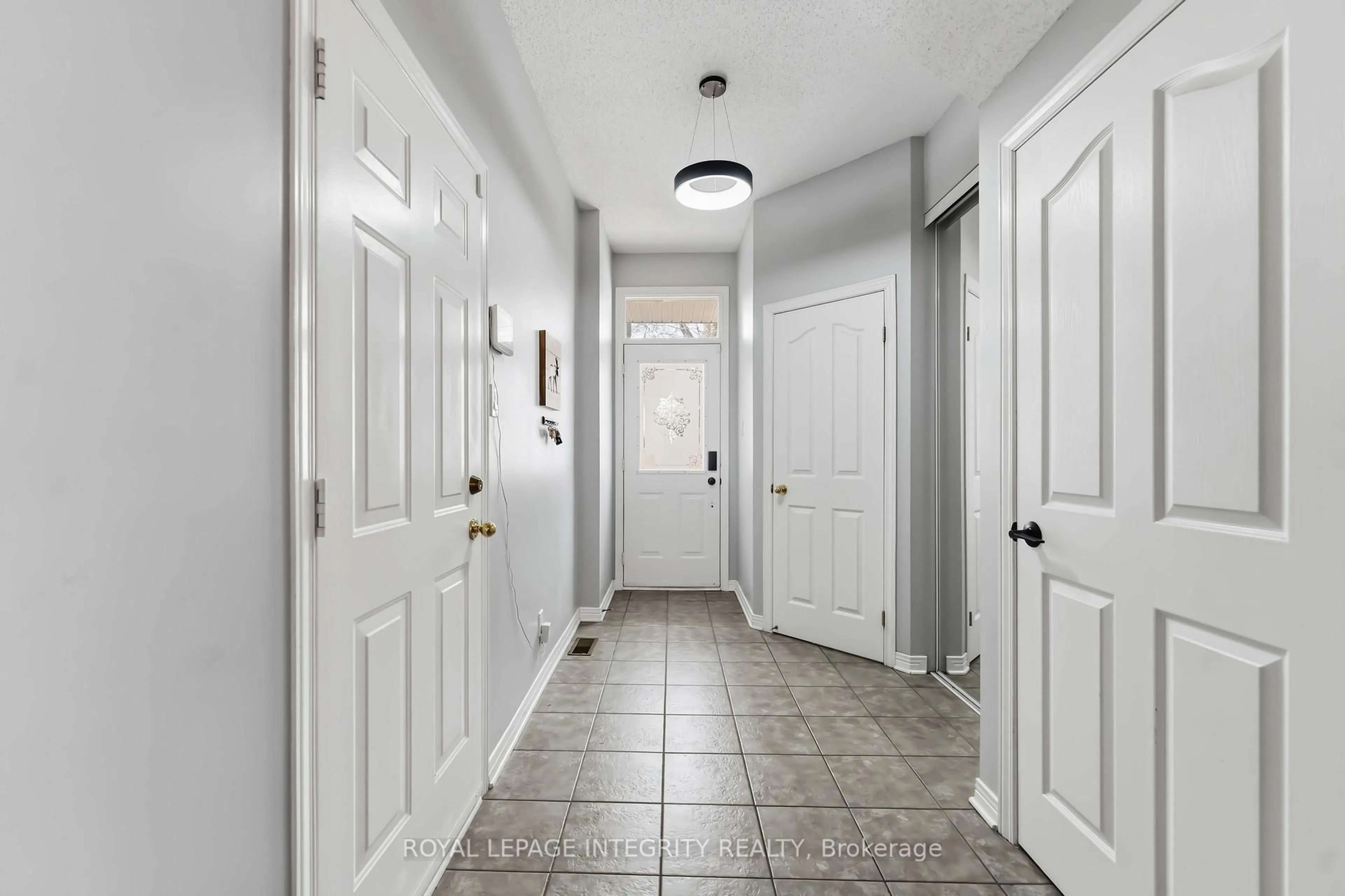 Indoor entryway for 66 Eagleview St, Ottawa Ontario K2M 2S3