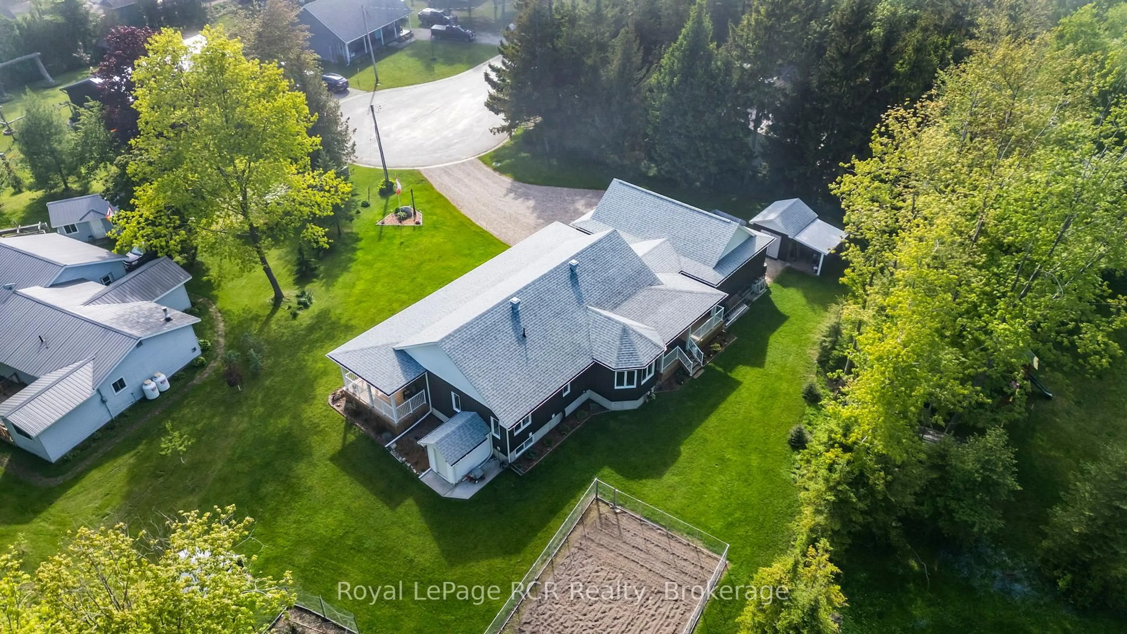 A pic from outside/outdoor area/front of a property/back of a property/a pic from drone, building for 615 Cayuga Cres, Huron-Kinloss Ontario N2Z 2X3