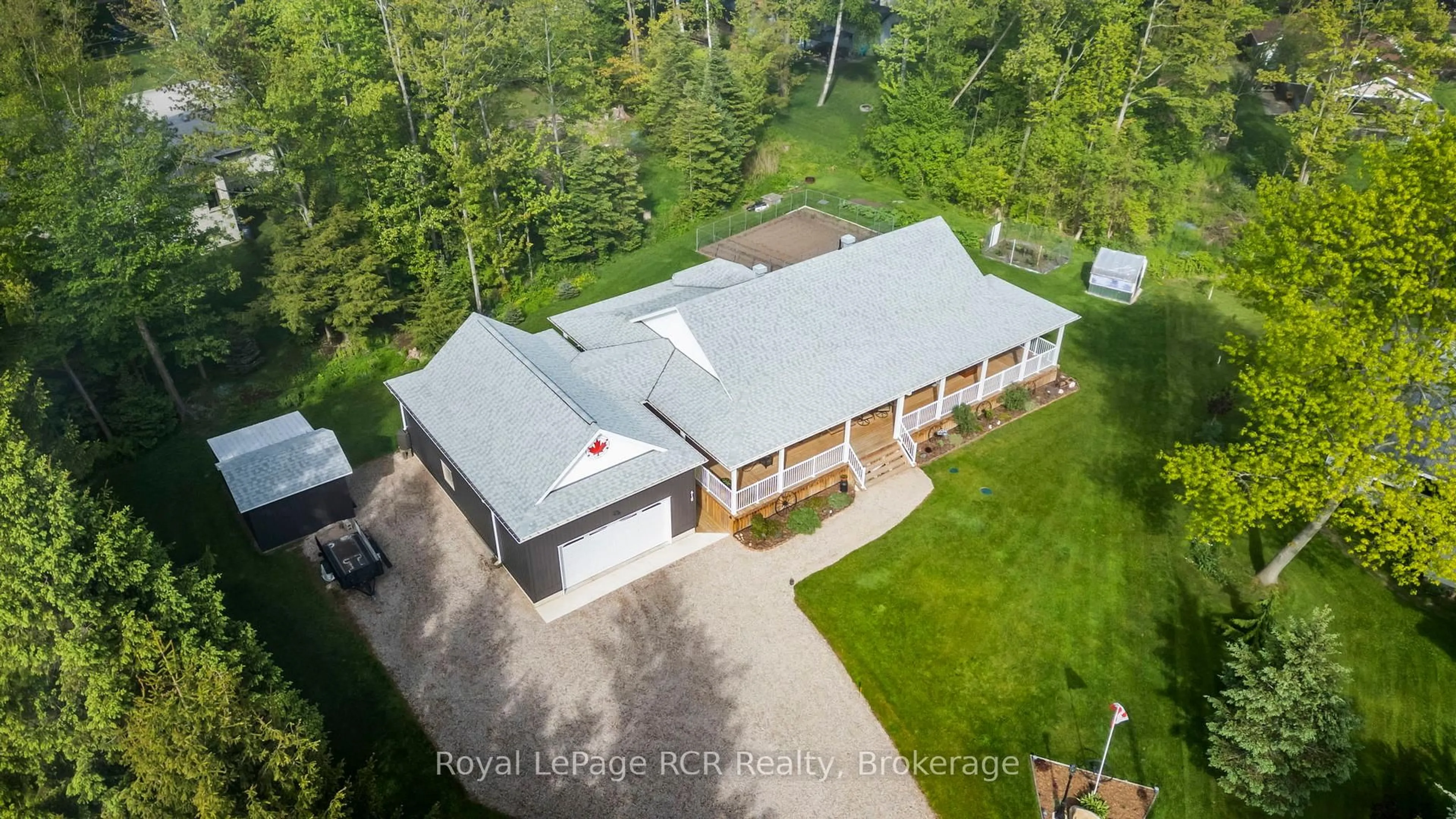 A pic from outside/outdoor area/front of a property/back of a property/a pic from drone, unknown for 615 Cayuga Cres, Huron-Kinloss Ontario N2Z 2X3