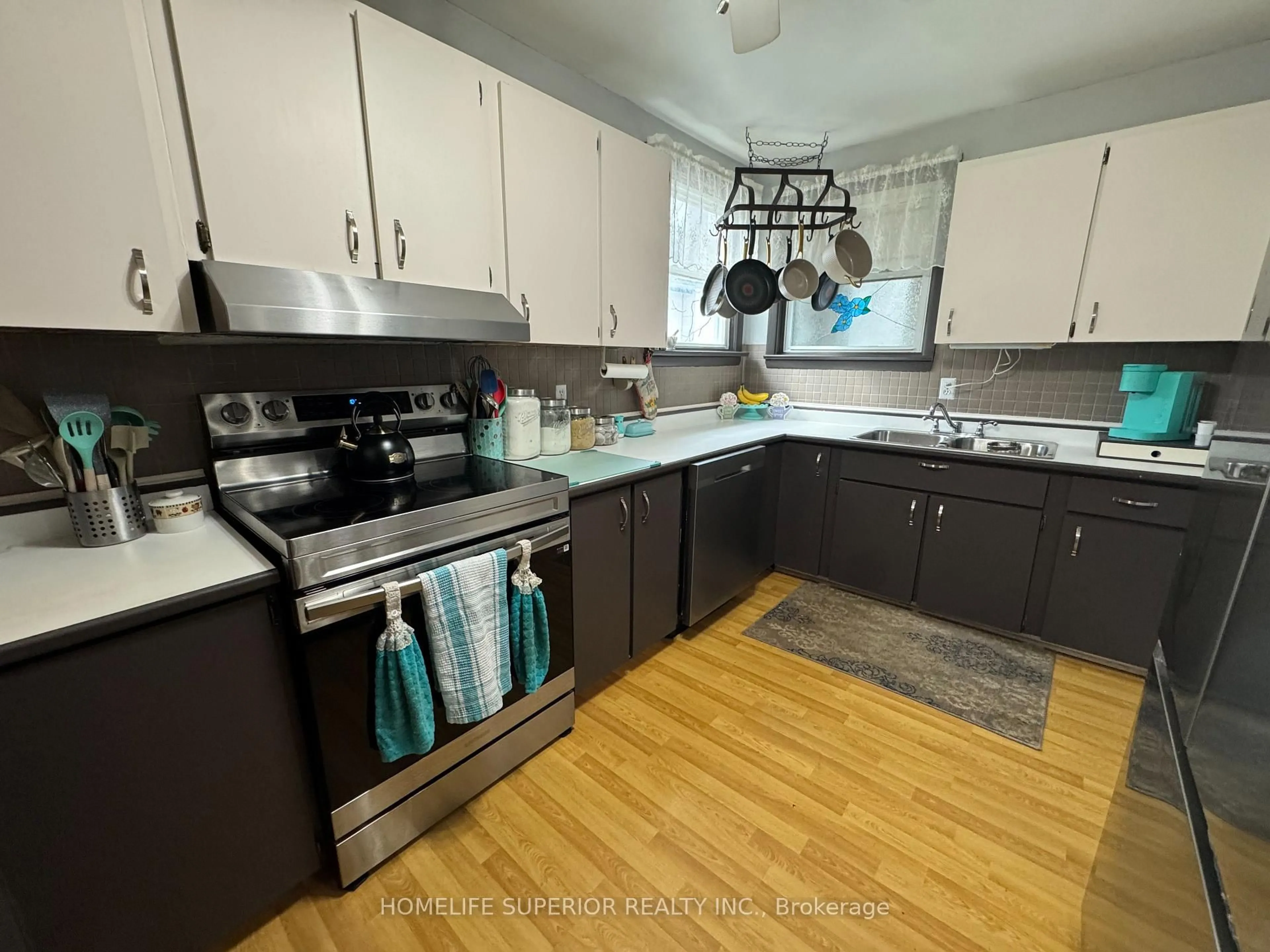 Standard kitchen, unknown for 60 Forsyth St, Limoges Ontario K0K 2M0