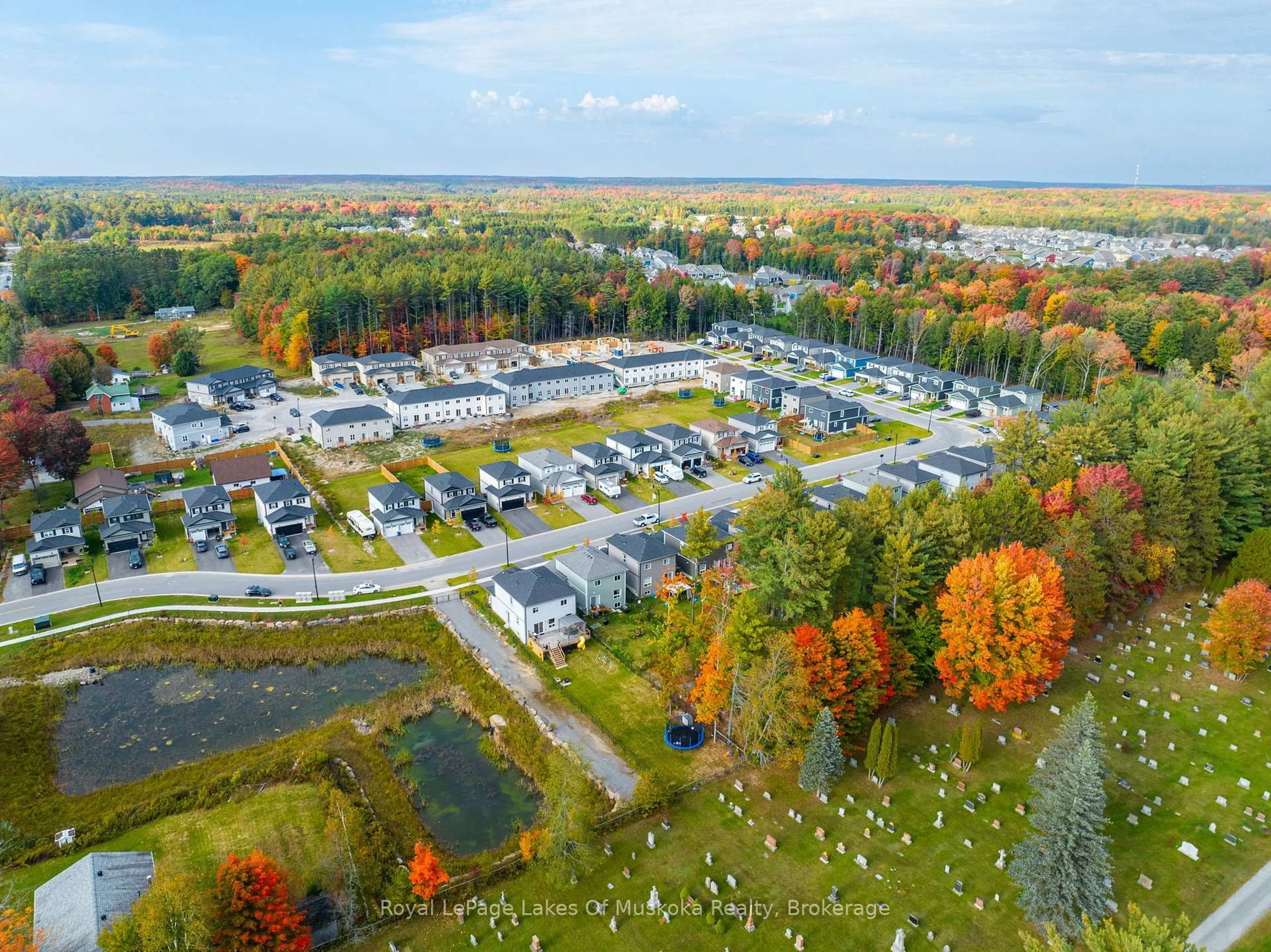 A pic from outside/outdoor area/front of a property/back of a property/a pic from drone, unknown for 15 Quinn Forest Dr, Bracebridge Ontario P1L 0C8
