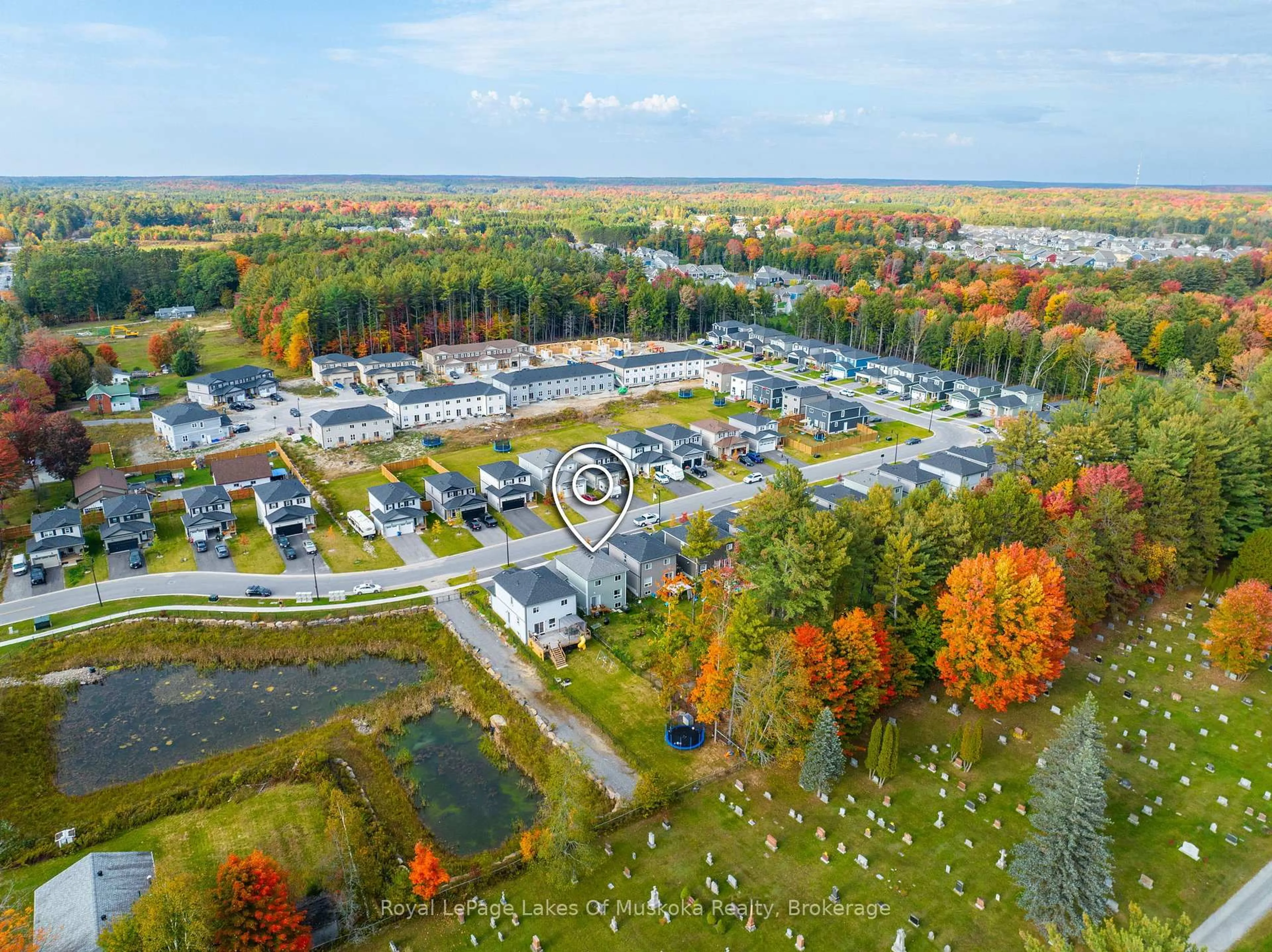 A pic from outside/outdoor area/front of a property/back of a property/a pic from drone, unknown for 15 Quinn Forest Dr, Bracebridge Ontario P1L 0C8