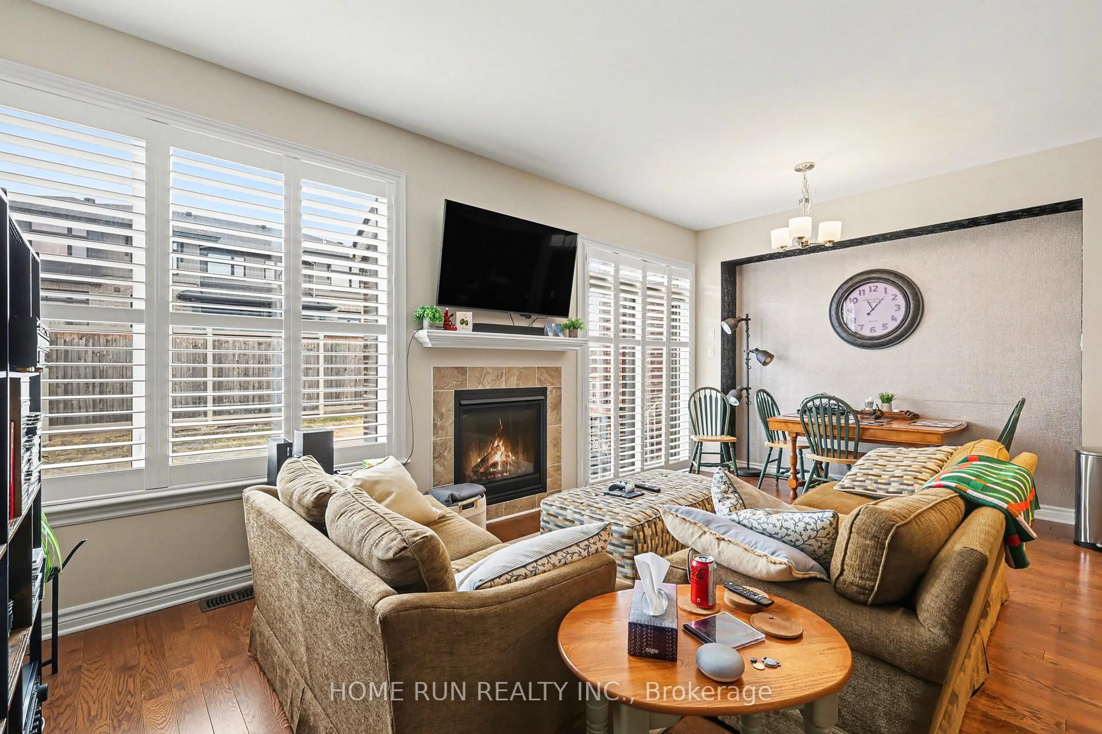 Living room with furniture, unknown for 257 Dolce Cres, Ottawa Ontario K1X 0B3