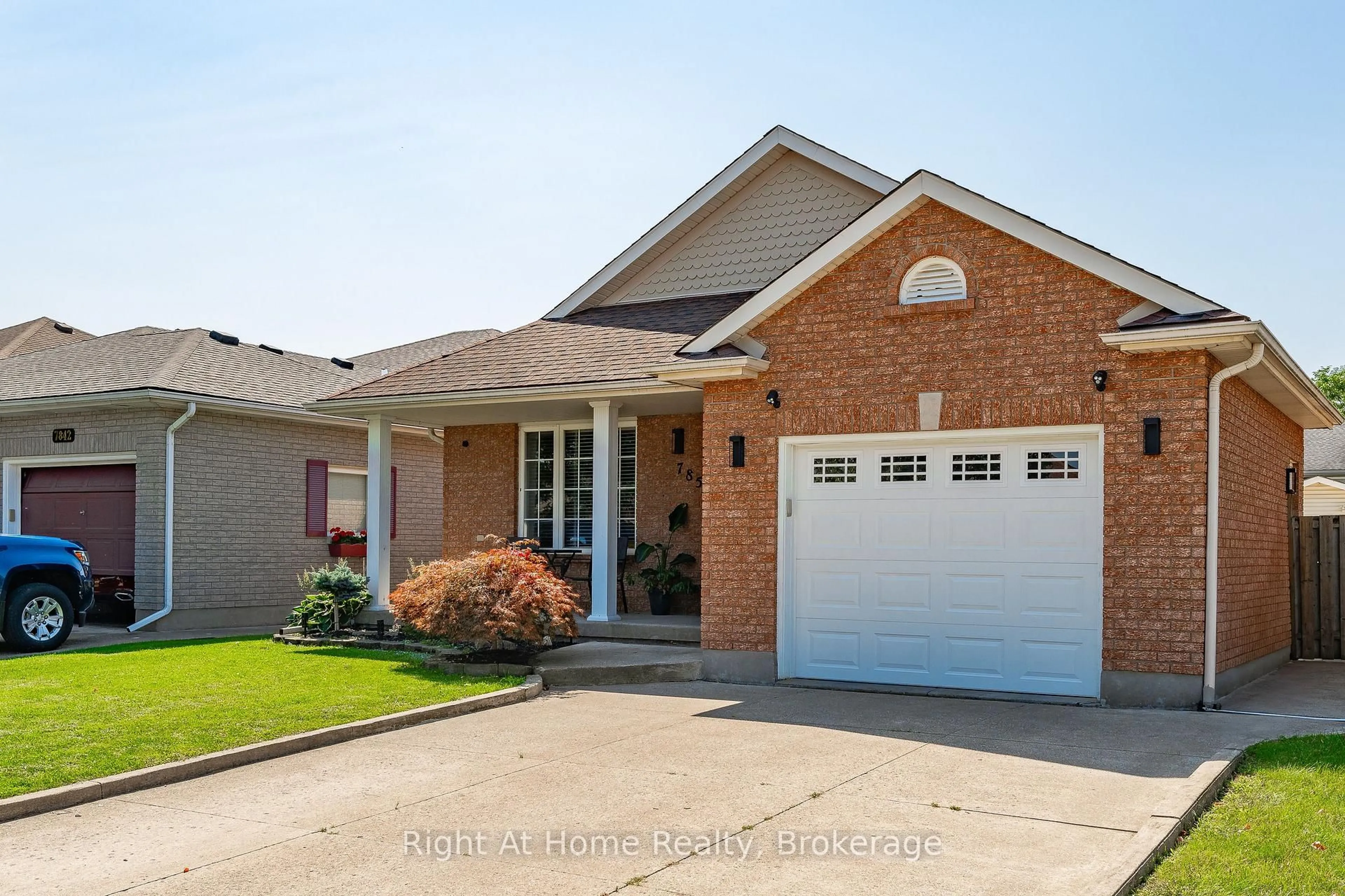 Home with brick exterior material, street for 7852 Sabine Dr, Niagara Falls Ontario L2H 3E4