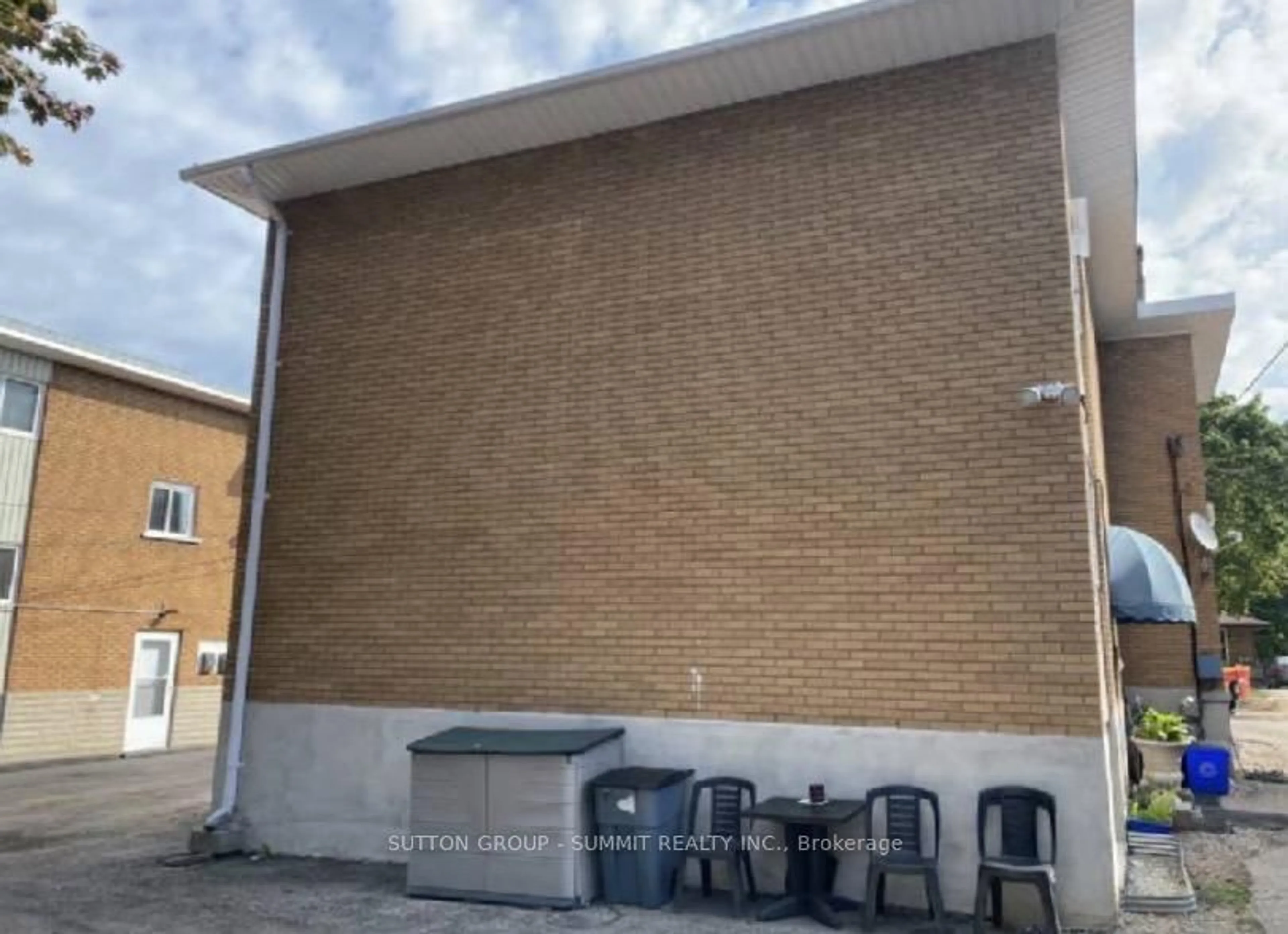 Unknown for 31 Southdale Ave, Kitchener Ontario N2M 3V4