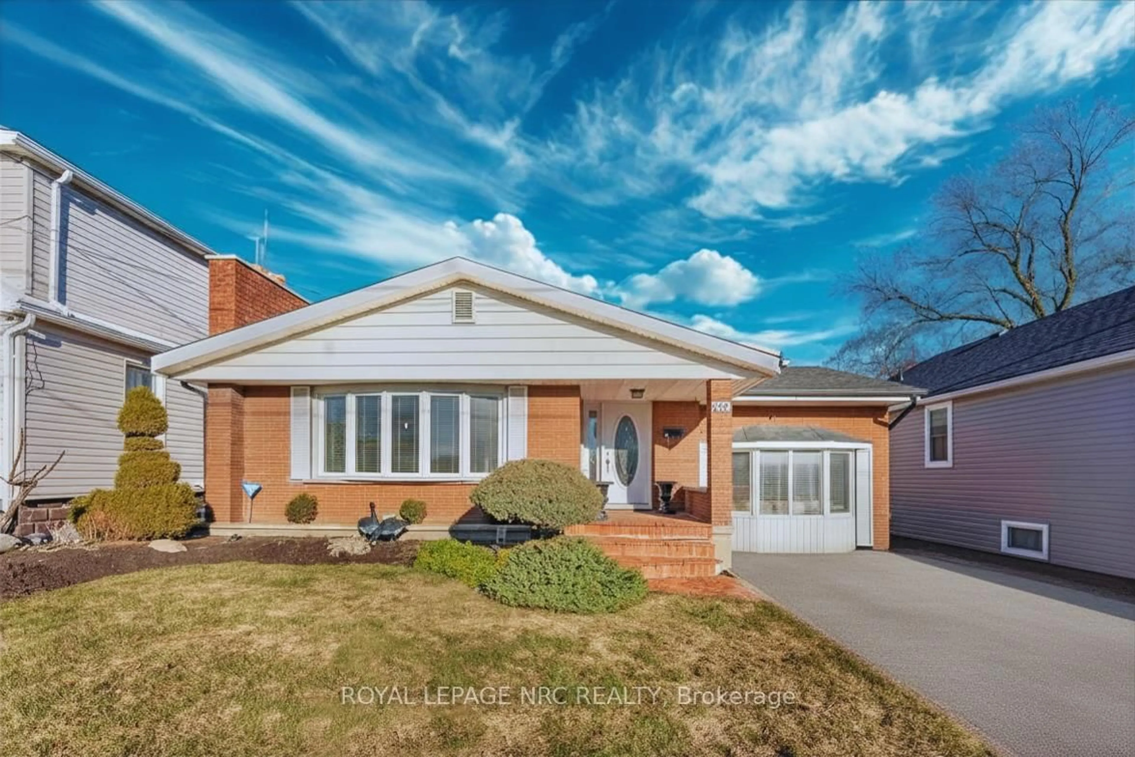 Home with brick exterior material, street for 68 Pine St, Thorold Ontario L2V 3L4