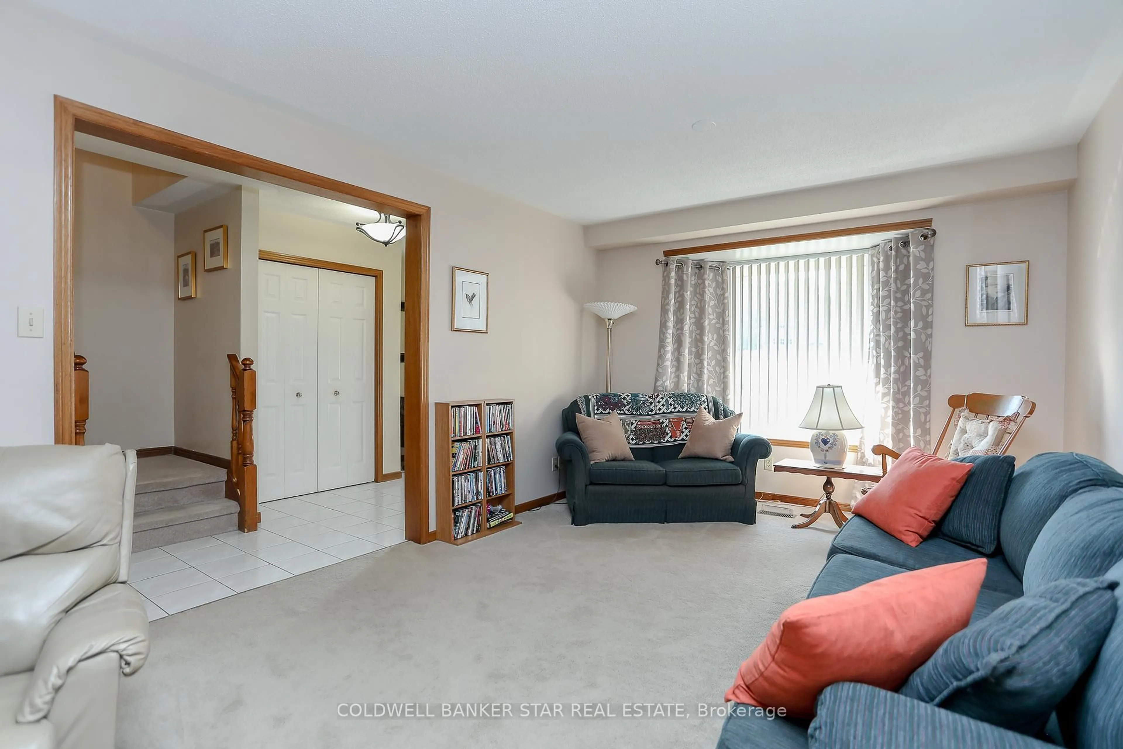 Living room with furniture, unknown for 31 Sinclair Cres, Aylmer Ontario N5H 3B7