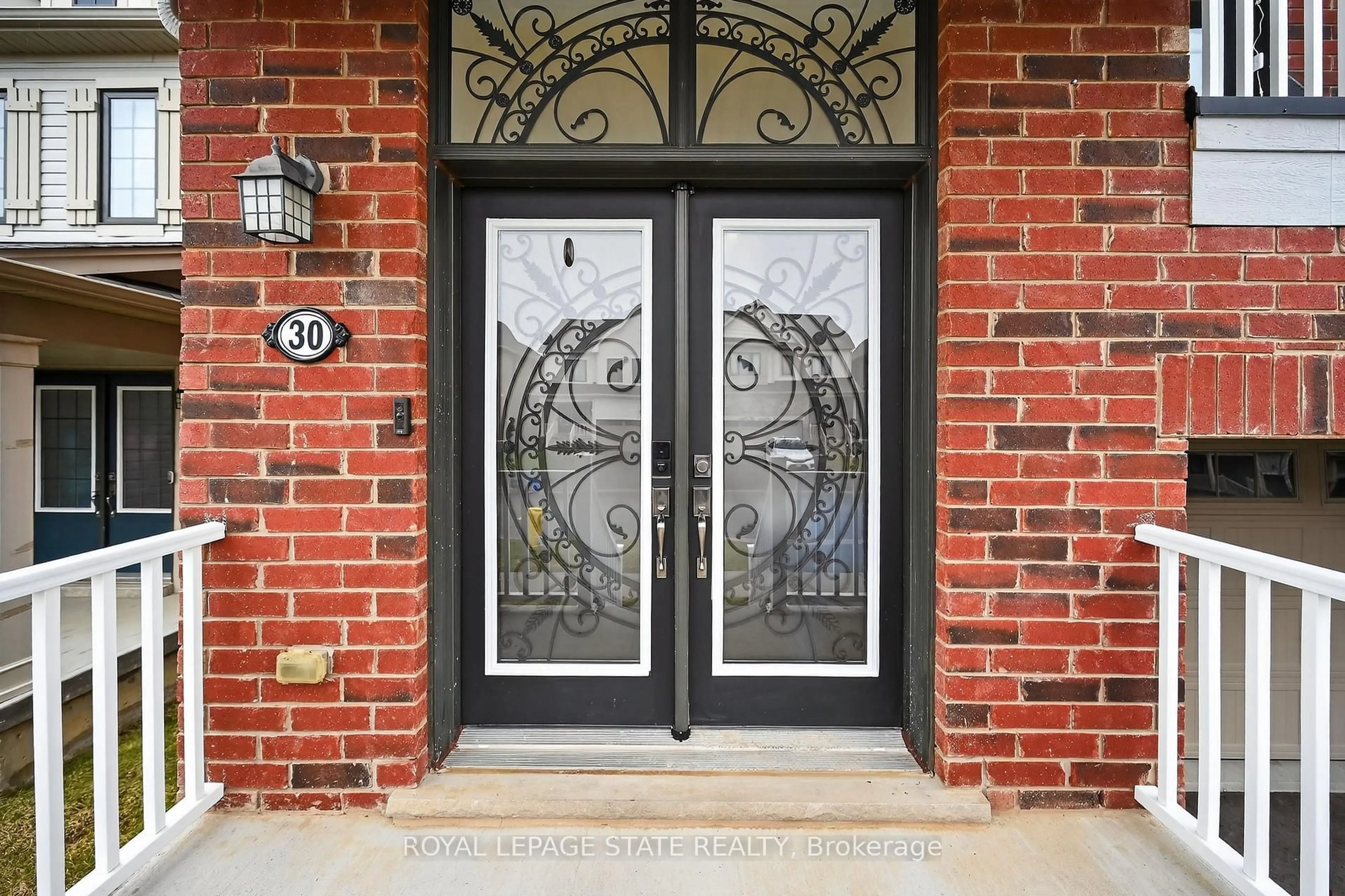 Indoor entryway for 30 Patterson Dr, Haldimand Ontario N3W 0B8