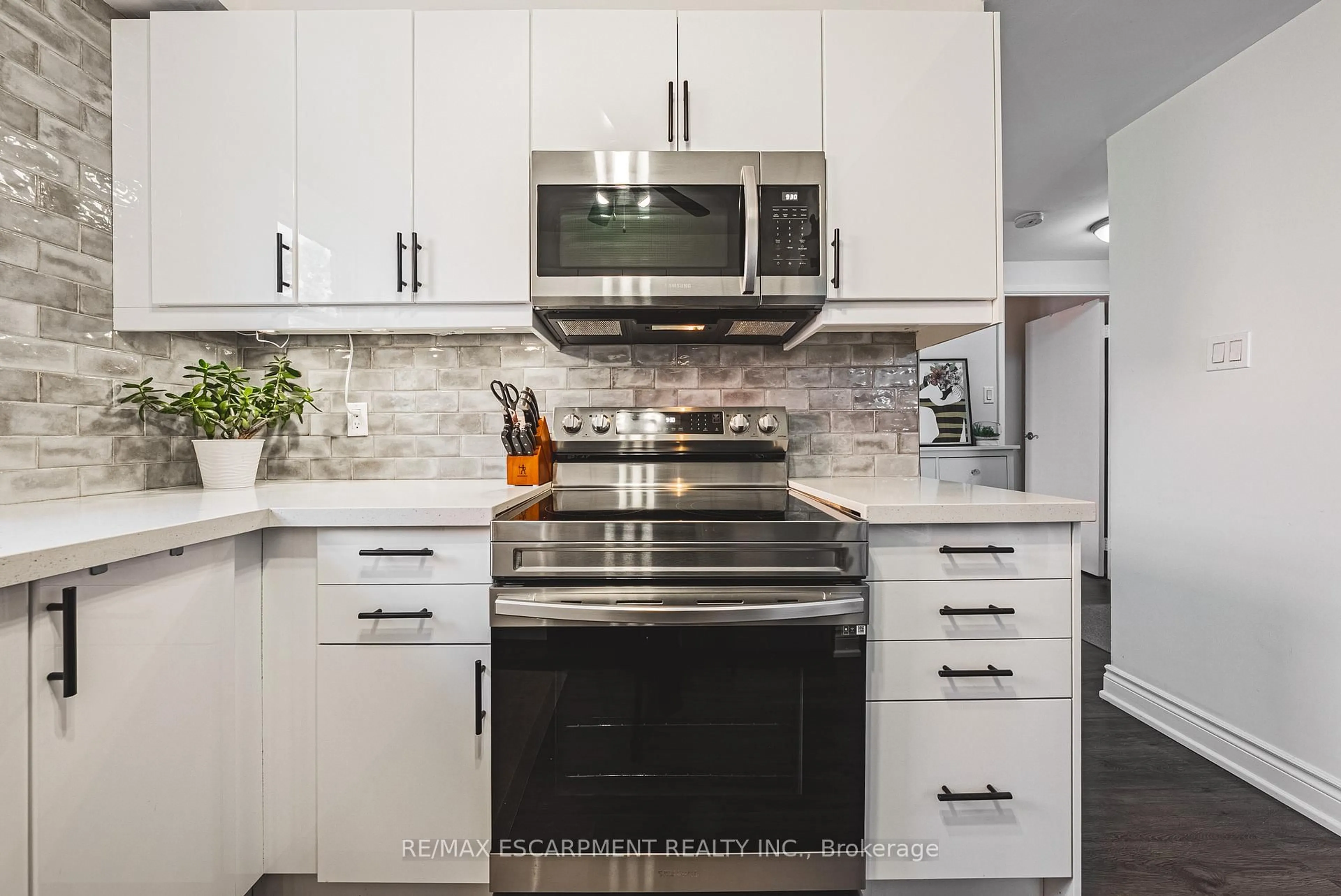 Contemporary kitchen, ceramic/tile floor for 836 Concession St #208, Hamilton Ontario L8V 1E2