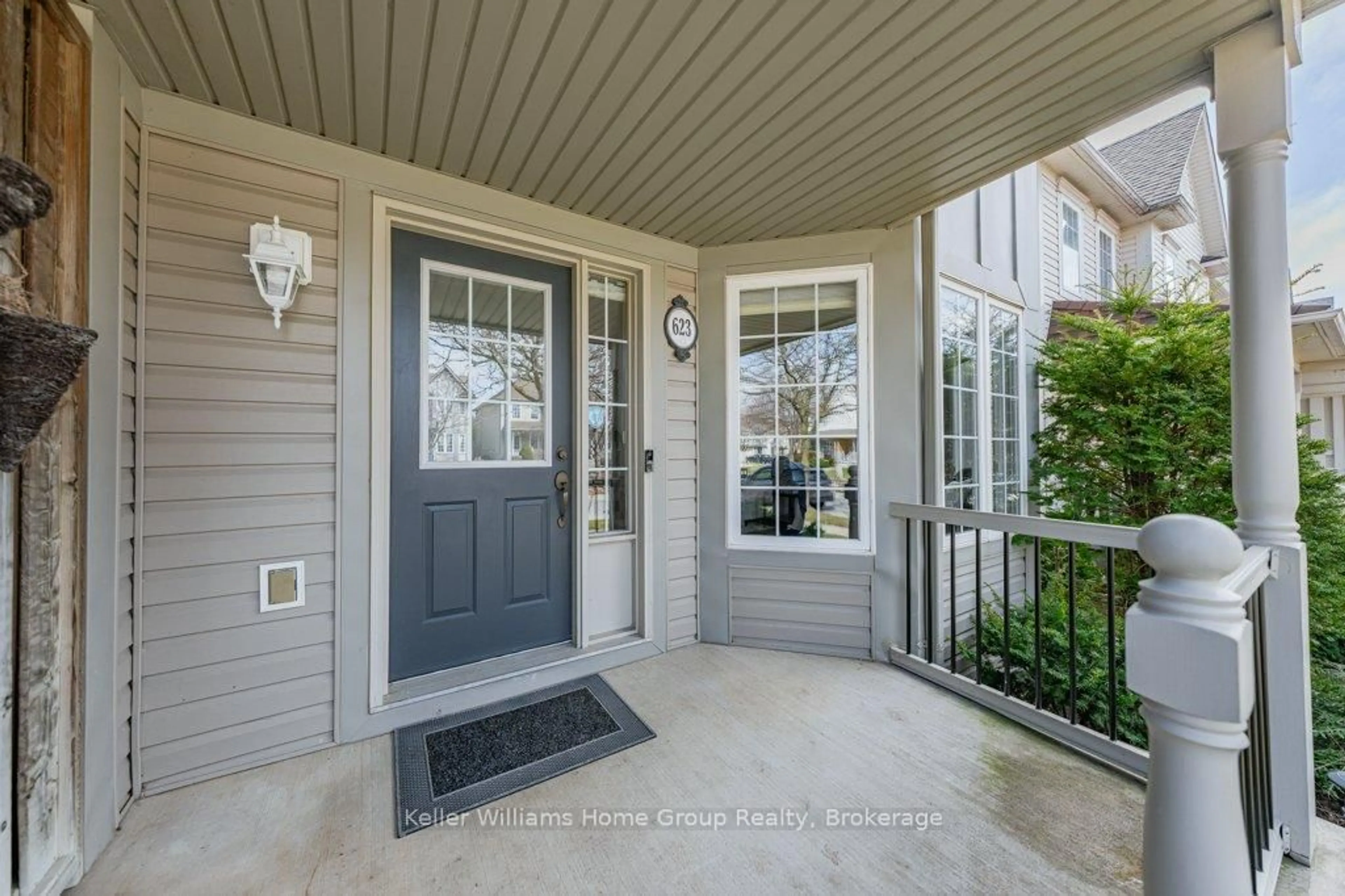 Indoor entryway for 623 New Bedford Dr, Waterloo Ontario N2K 4C4