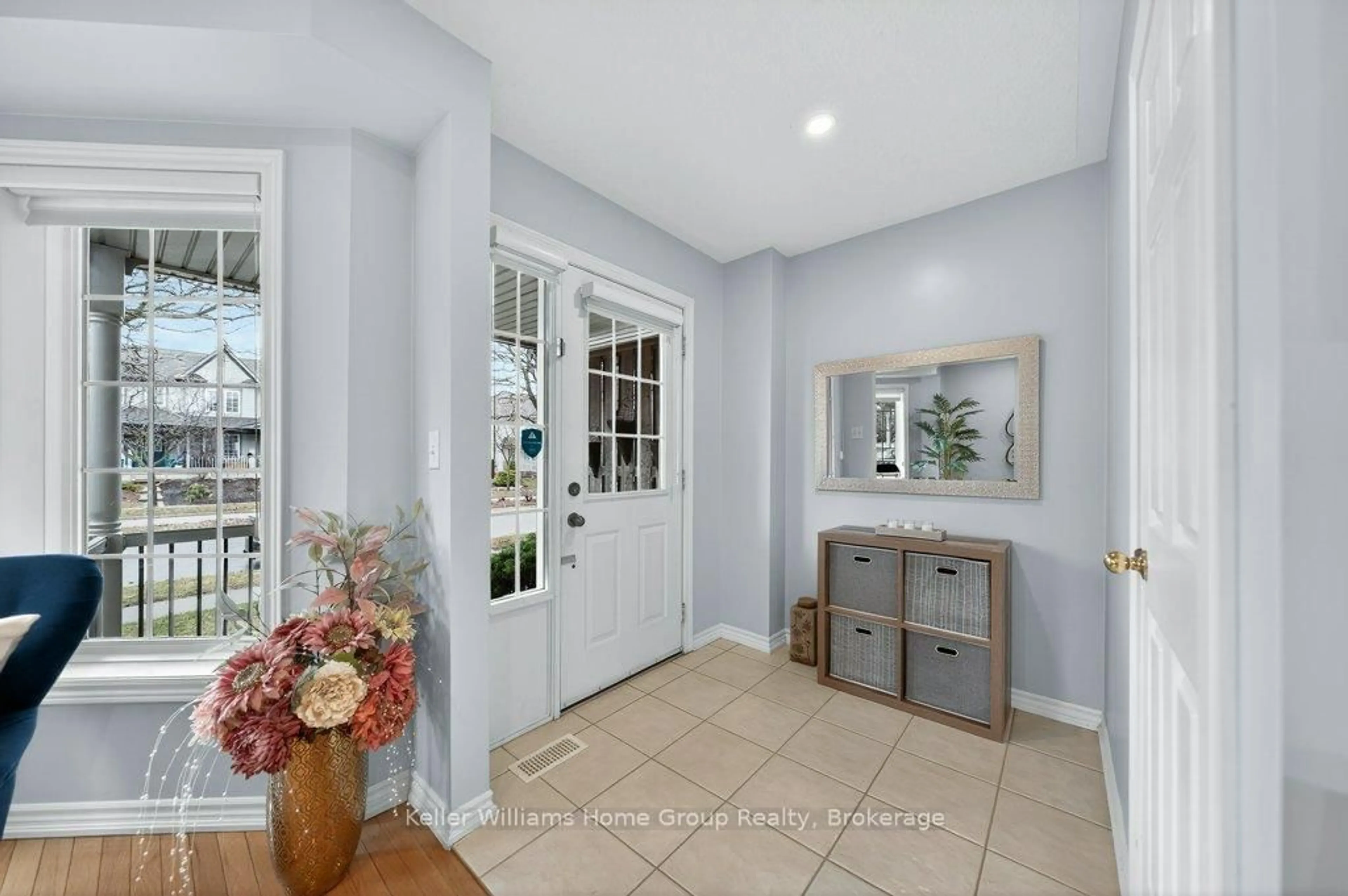 Indoor entryway for 623 New Bedford Dr, Waterloo Ontario N2K 4C4