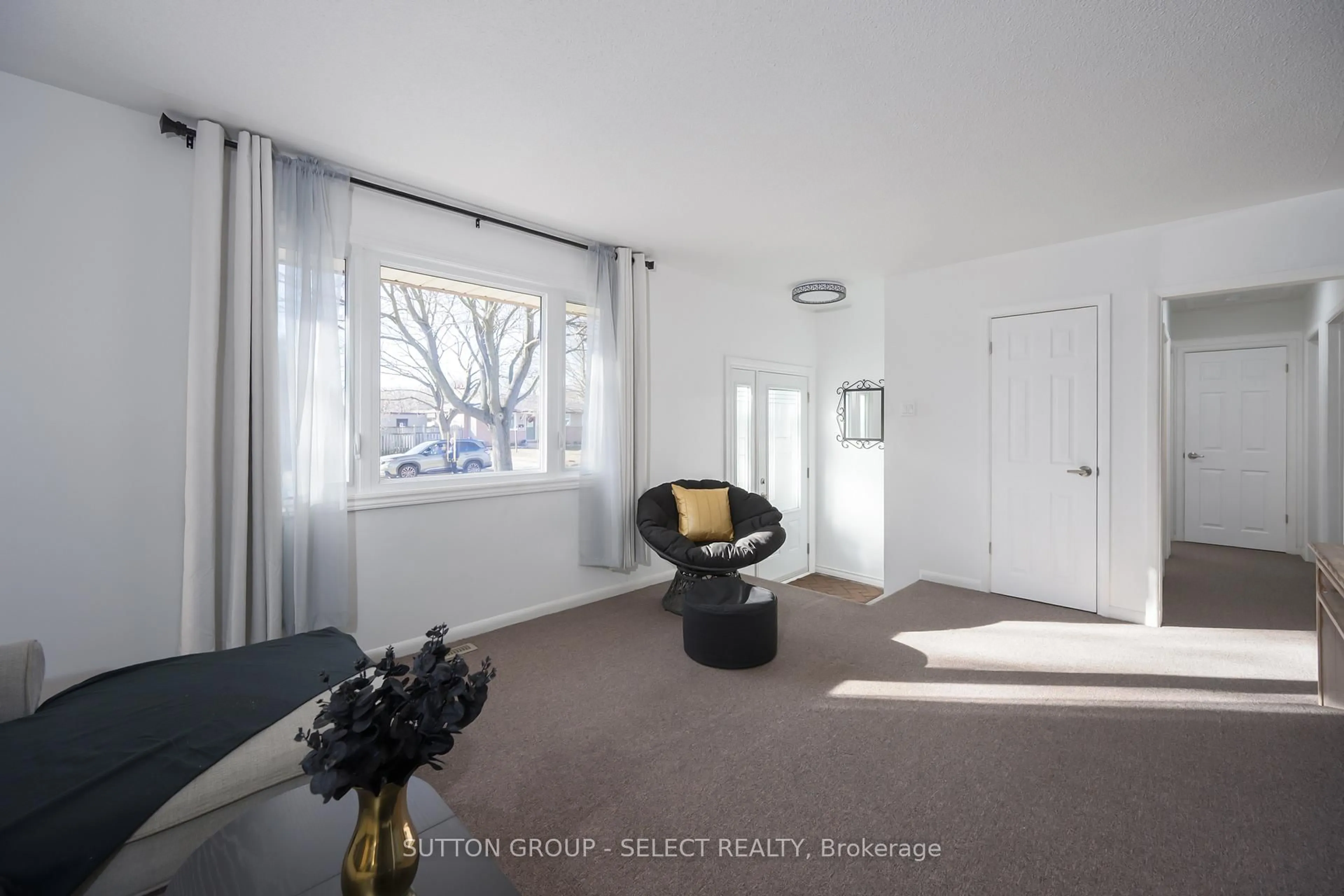 Unknown for 47 Aponi Cres, London East Ontario N5V 2V3