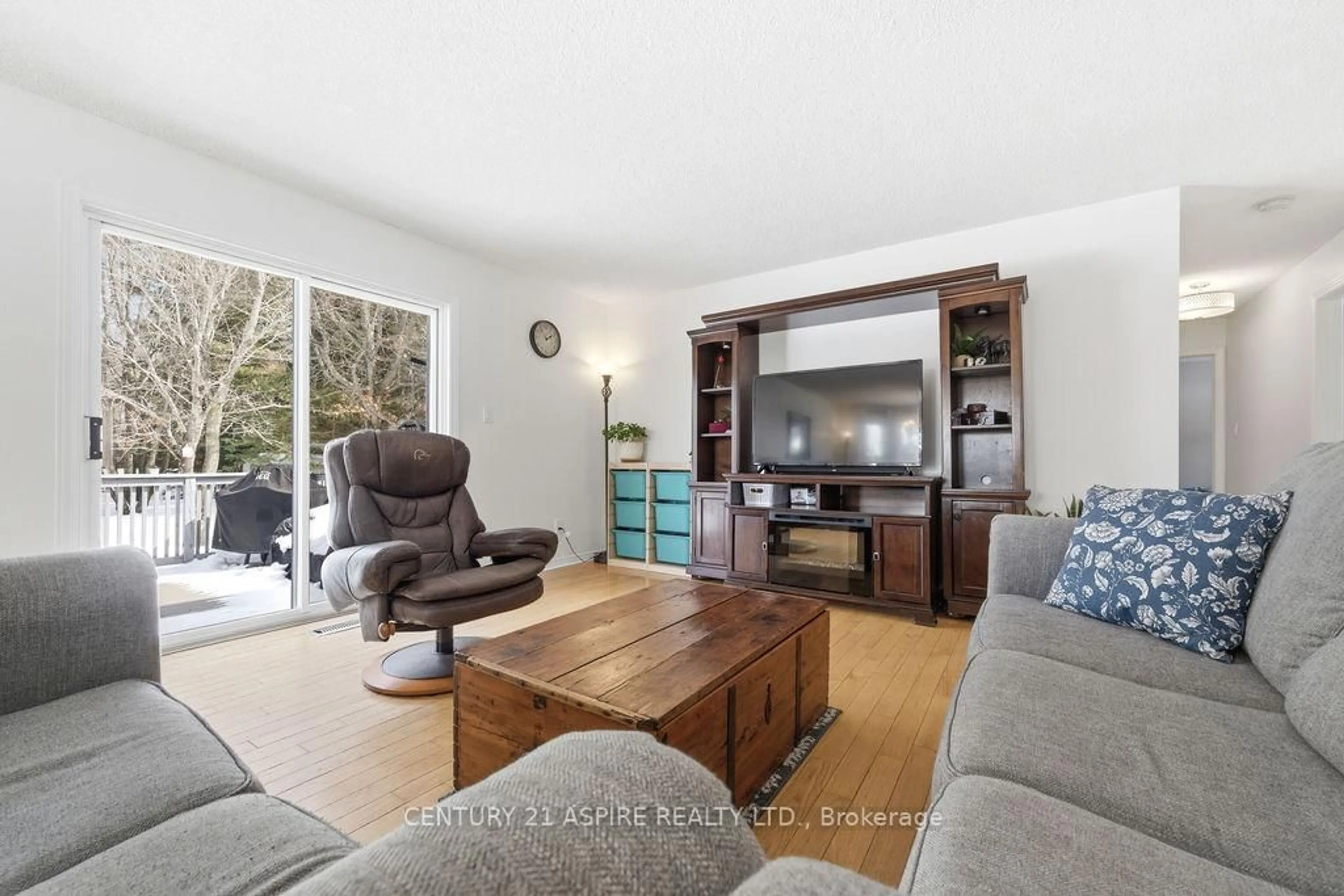 Living room with furniture, unknown for 21 Heritage Dr, Petawawa Ontario K8H 3K9