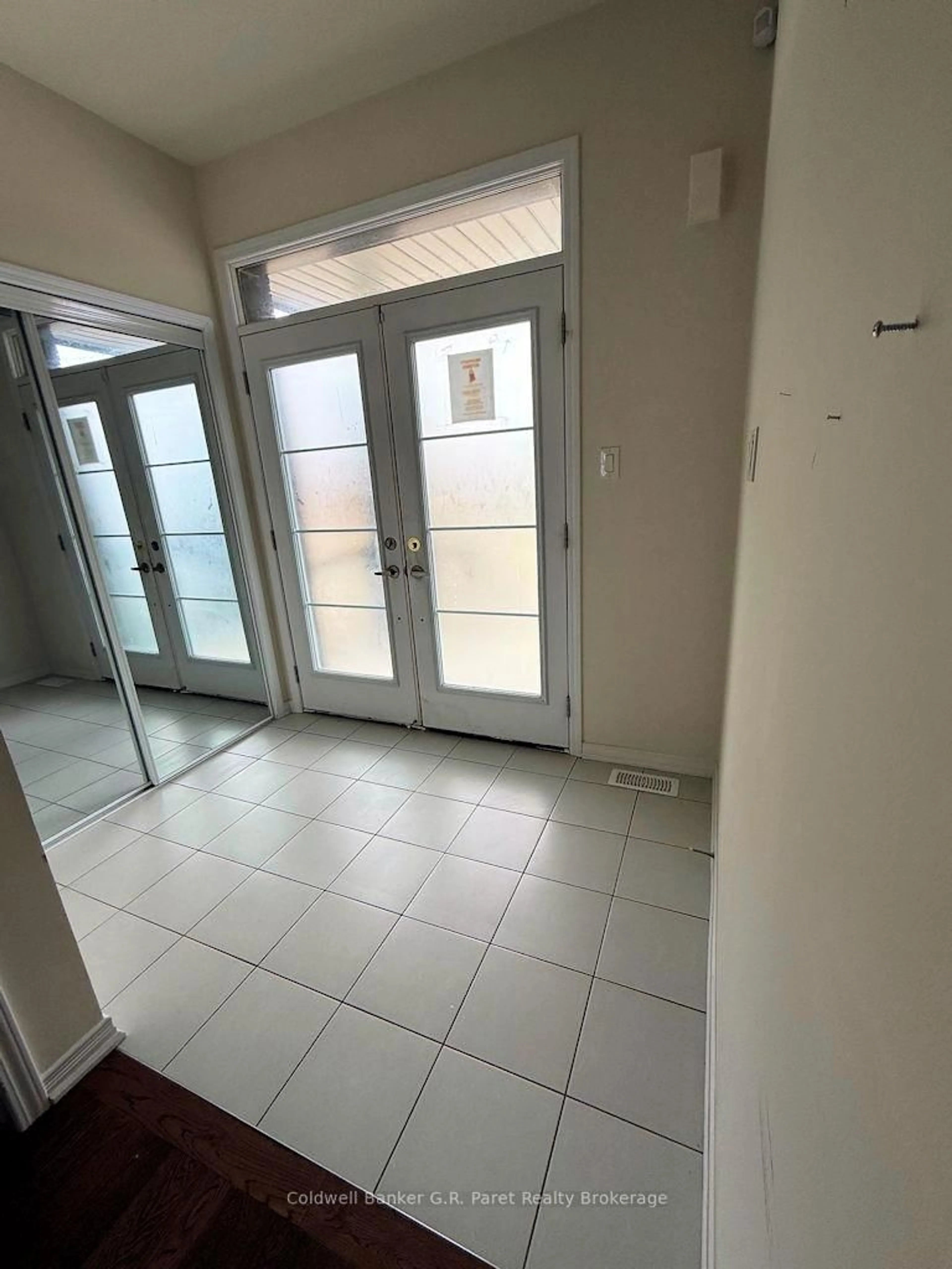 Indoor foyer for 183 Athens St, Haldimand Ontario N0A 1H0