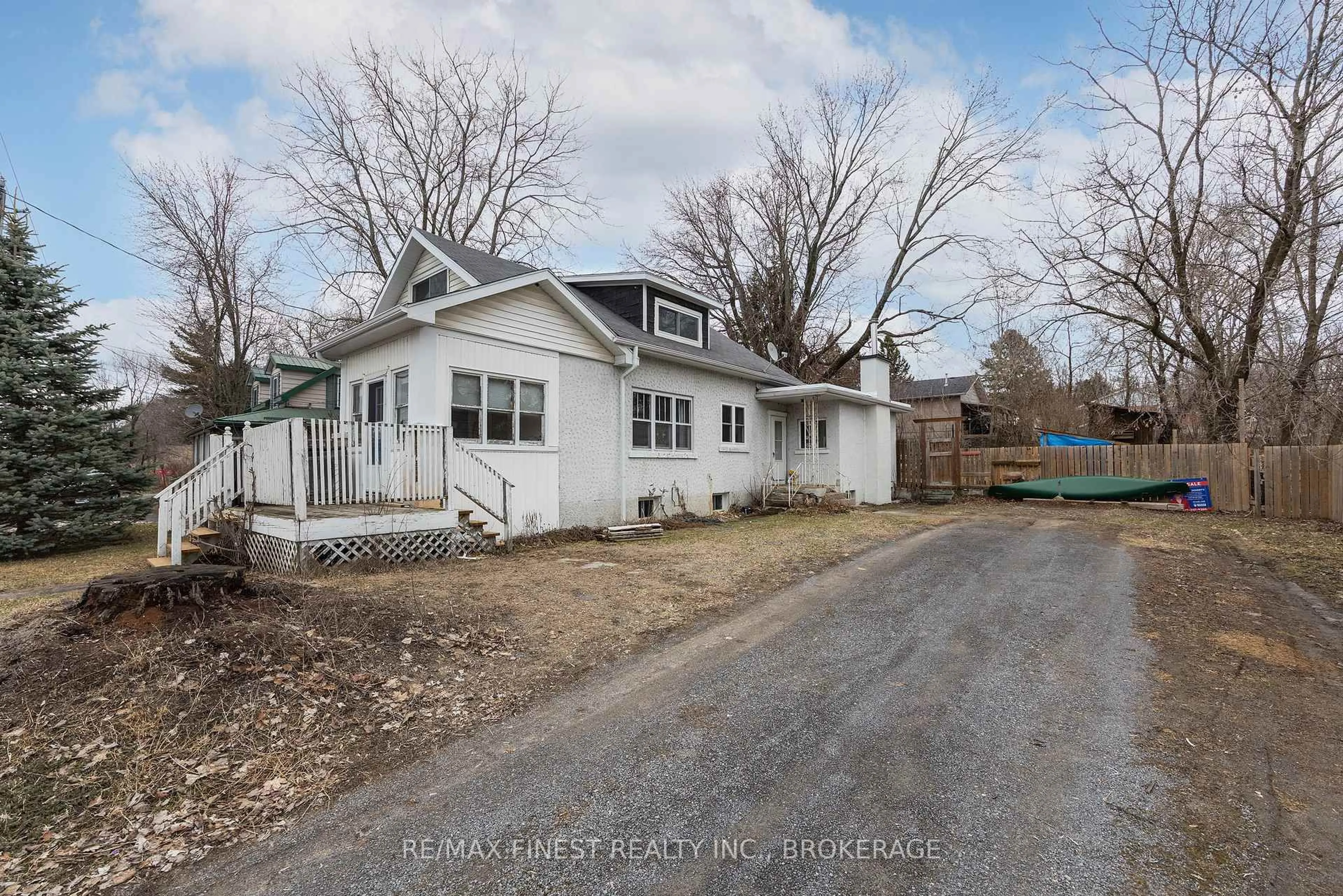A pic from outside/outdoor area/front of a property/back of a property/a pic from drone, street for 6872 Highway 38,, Verona Ontario K0H 2W0