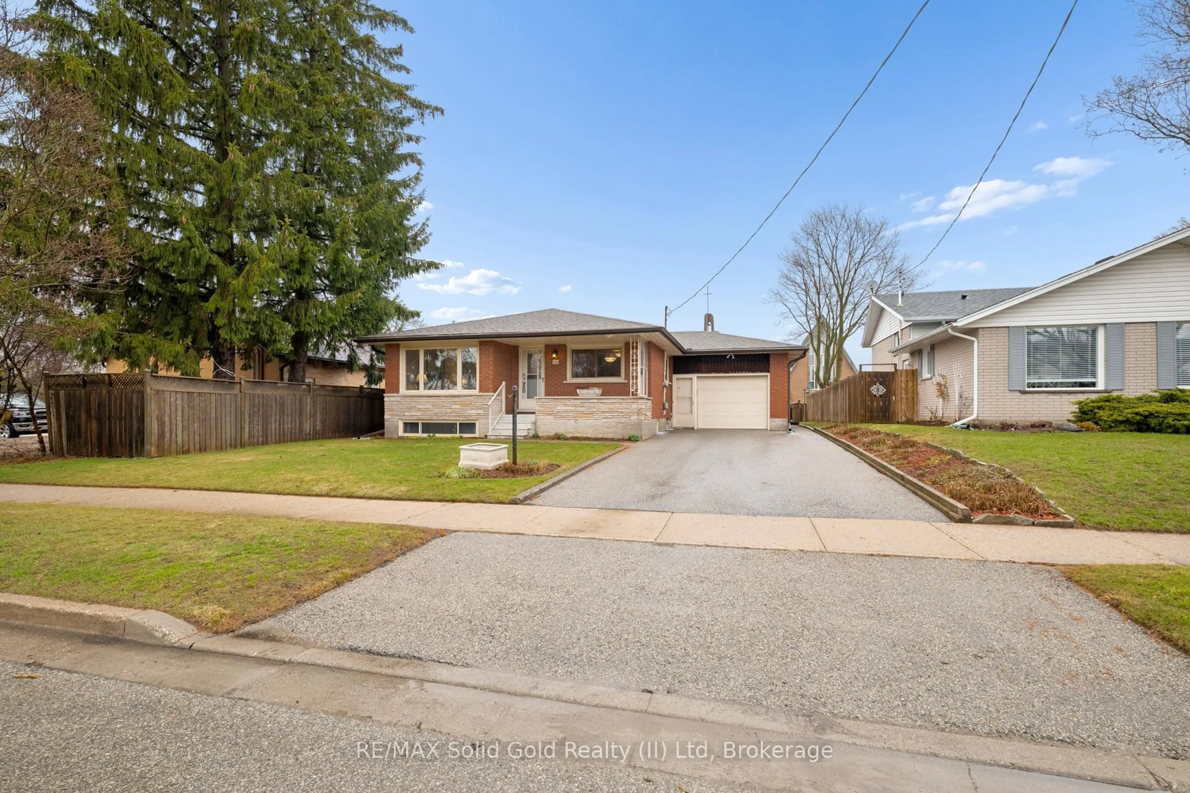 A pic from outside/outdoor area/front of a property/back of a property/a pic from drone, street for 228 Kenneth Ave, Kitchener Ontario N2A 1W4