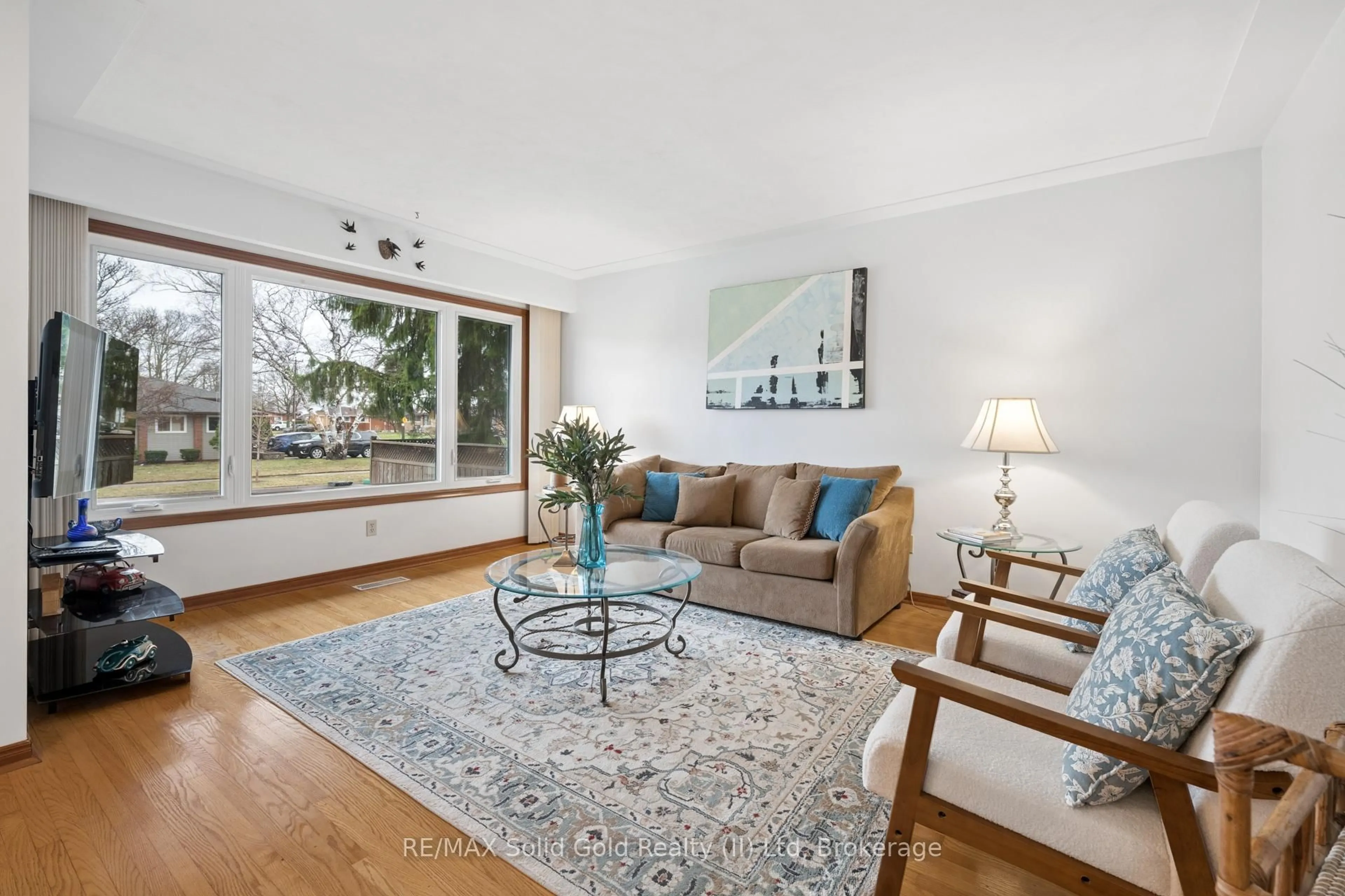 Living room with furniture, unknown for 228 Kenneth Ave, Kitchener Ontario N2A 1W4