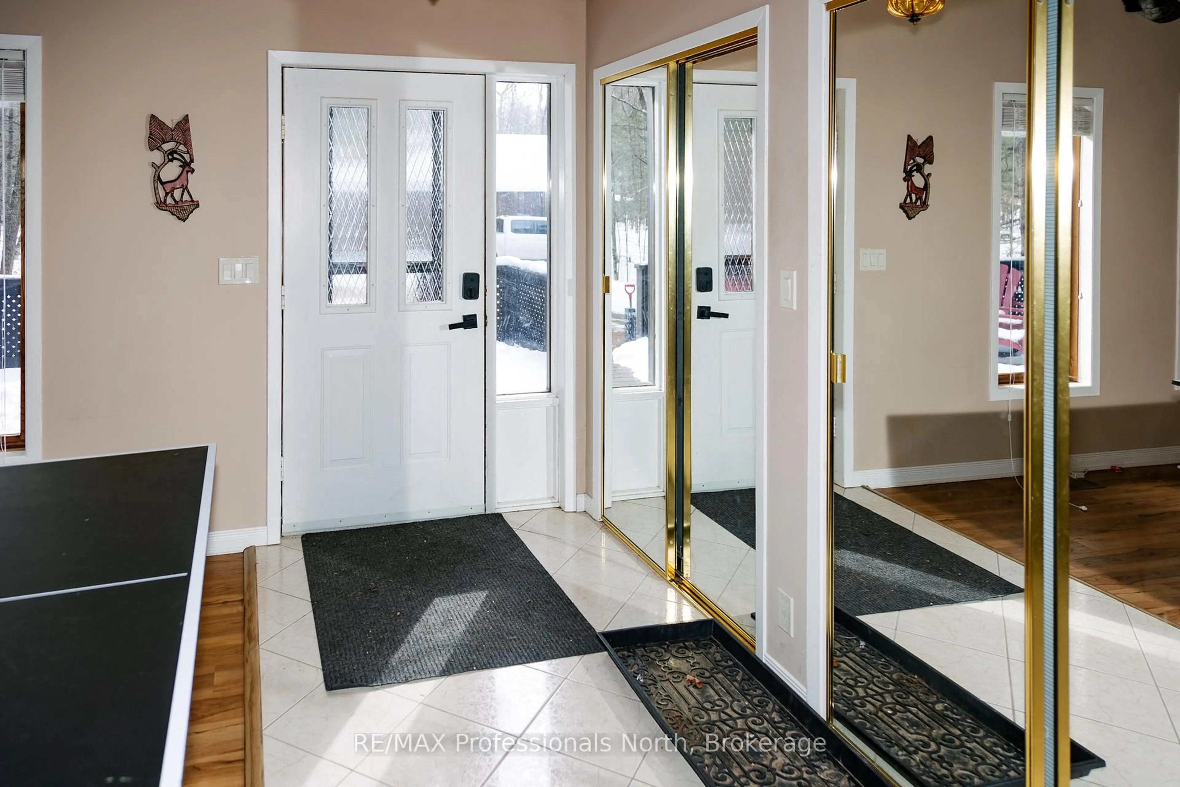 Indoor foyer for 15111 Highway 35, Minden Hills Ontario K0M 2K0