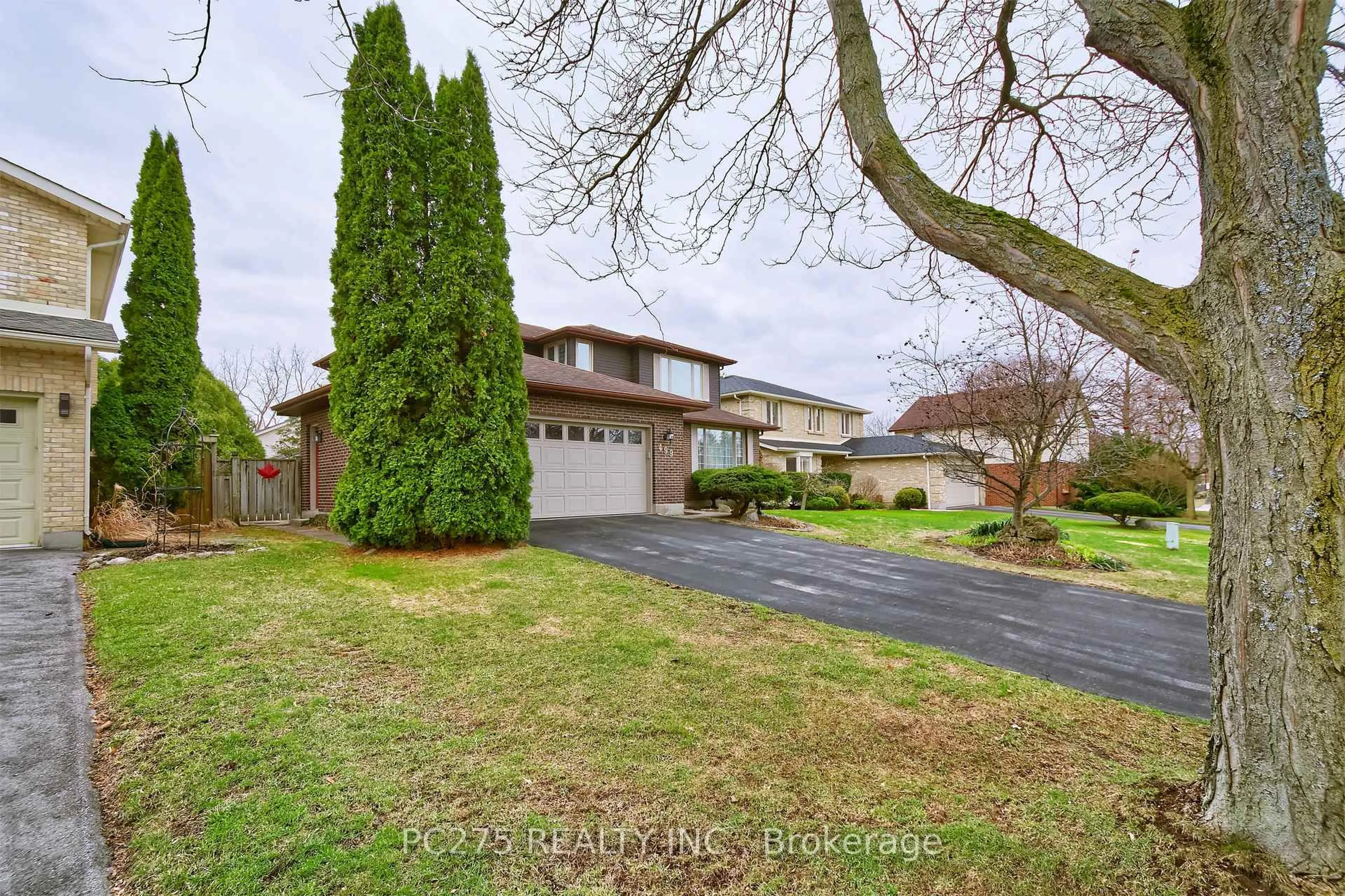 A pic from outside/outdoor area/front of a property/back of a property/a pic from drone, street for 499 Bobbybrook Dr, London North Ontario N5X 1G8