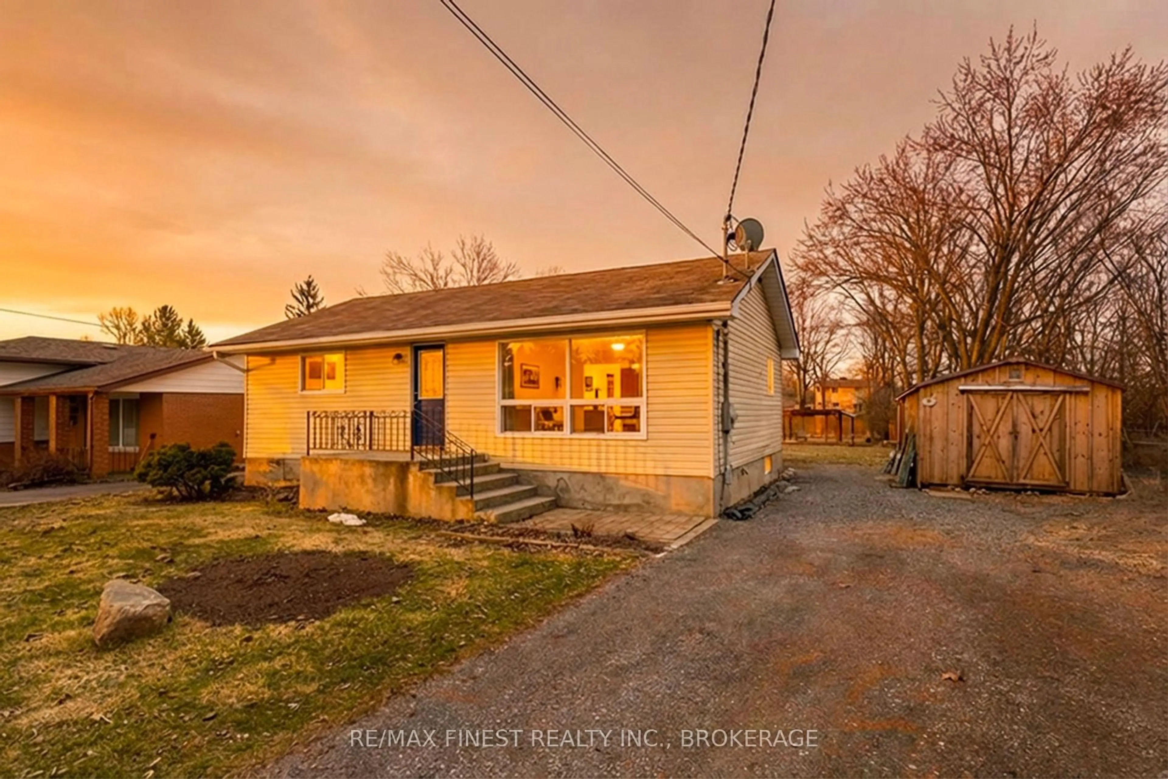 A pic from outside/outdoor area/front of a property/back of a property/a pic from drone, street for 3007 Princess St, Kingston Ontario K7L 4V2