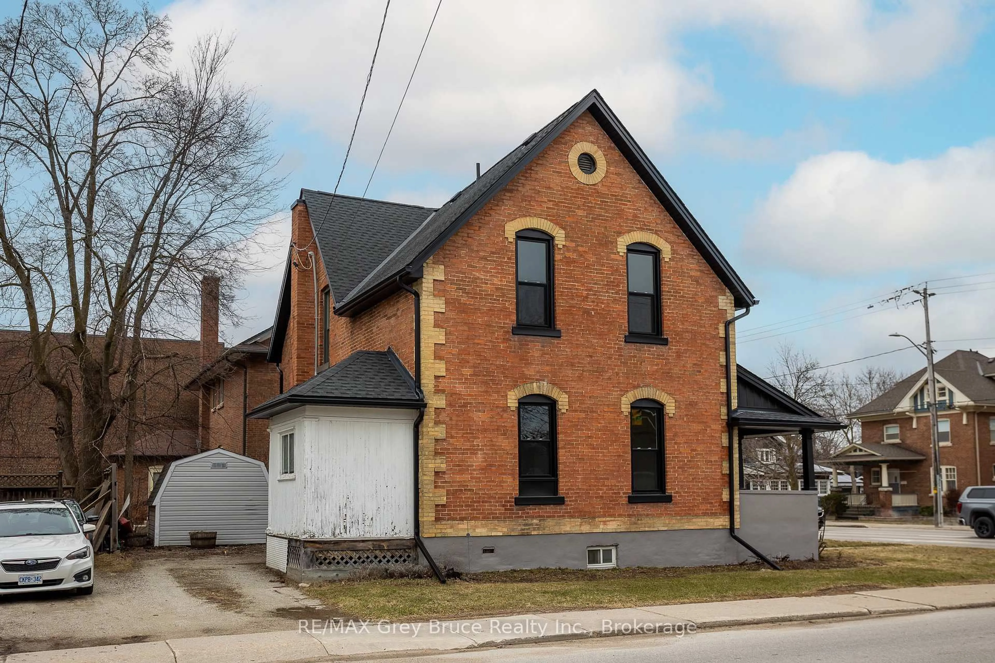 Home with brick exterior material, street for 902 2nd Ave, Owen Sound Ontario N4K 4M7