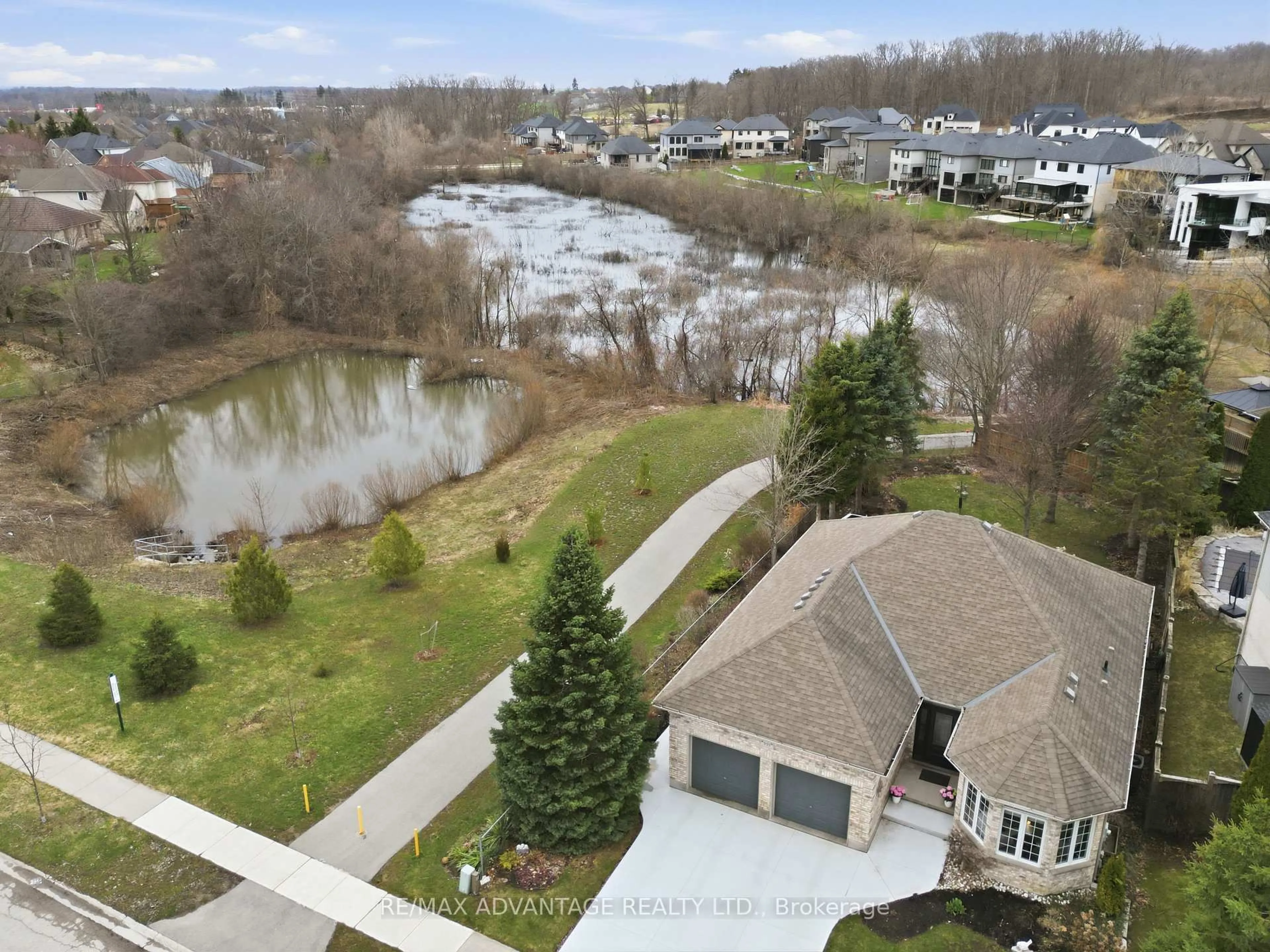 A pic from outside/outdoor area/front of a property/back of a property/a pic from drone, water/lake/river/ocean view for 993 Gabor St, London South Ontario N6K 4V5