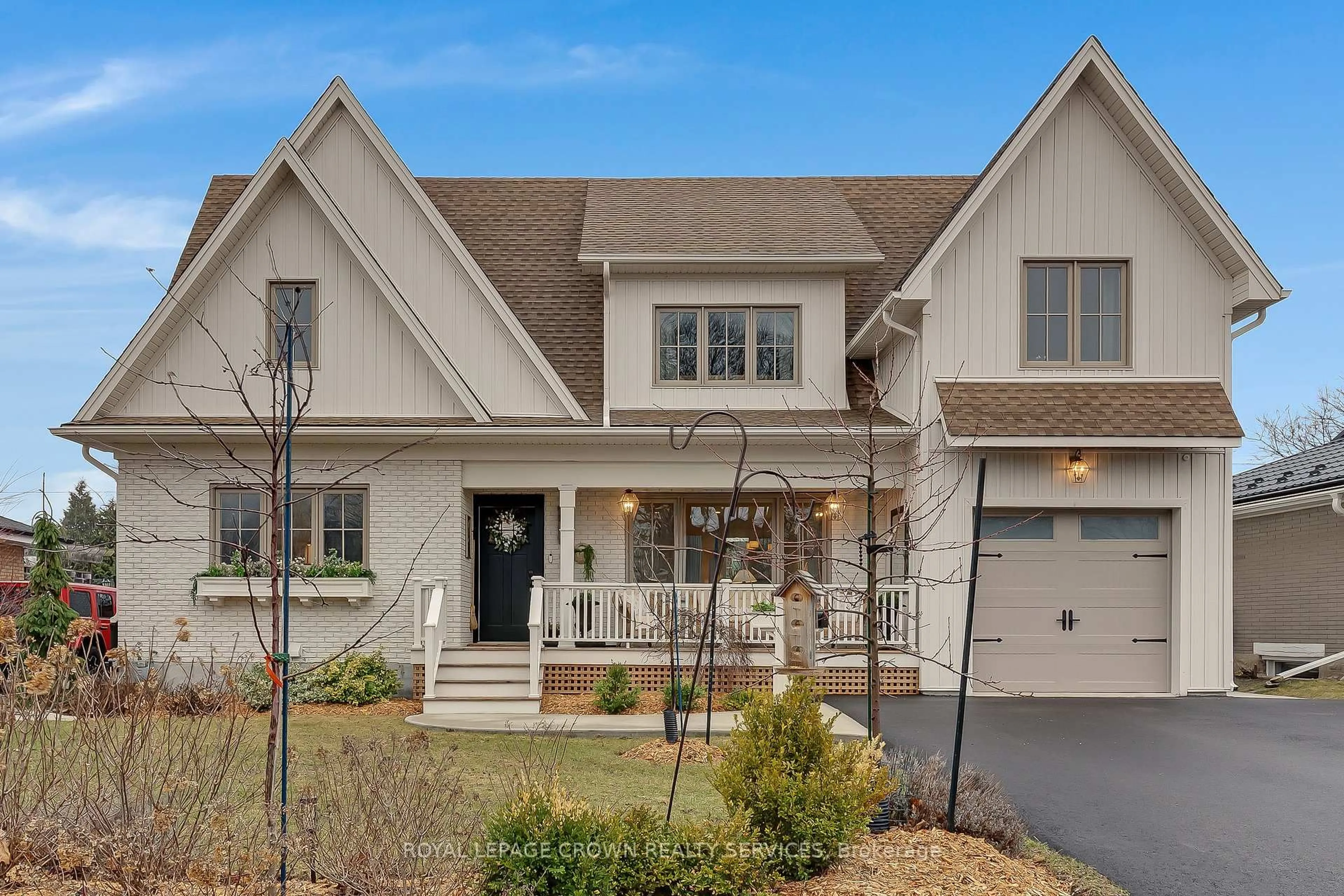 Home with vinyl exterior material, street for 252 Shepherd Ave, Cambridge Ontario N3C 1T8