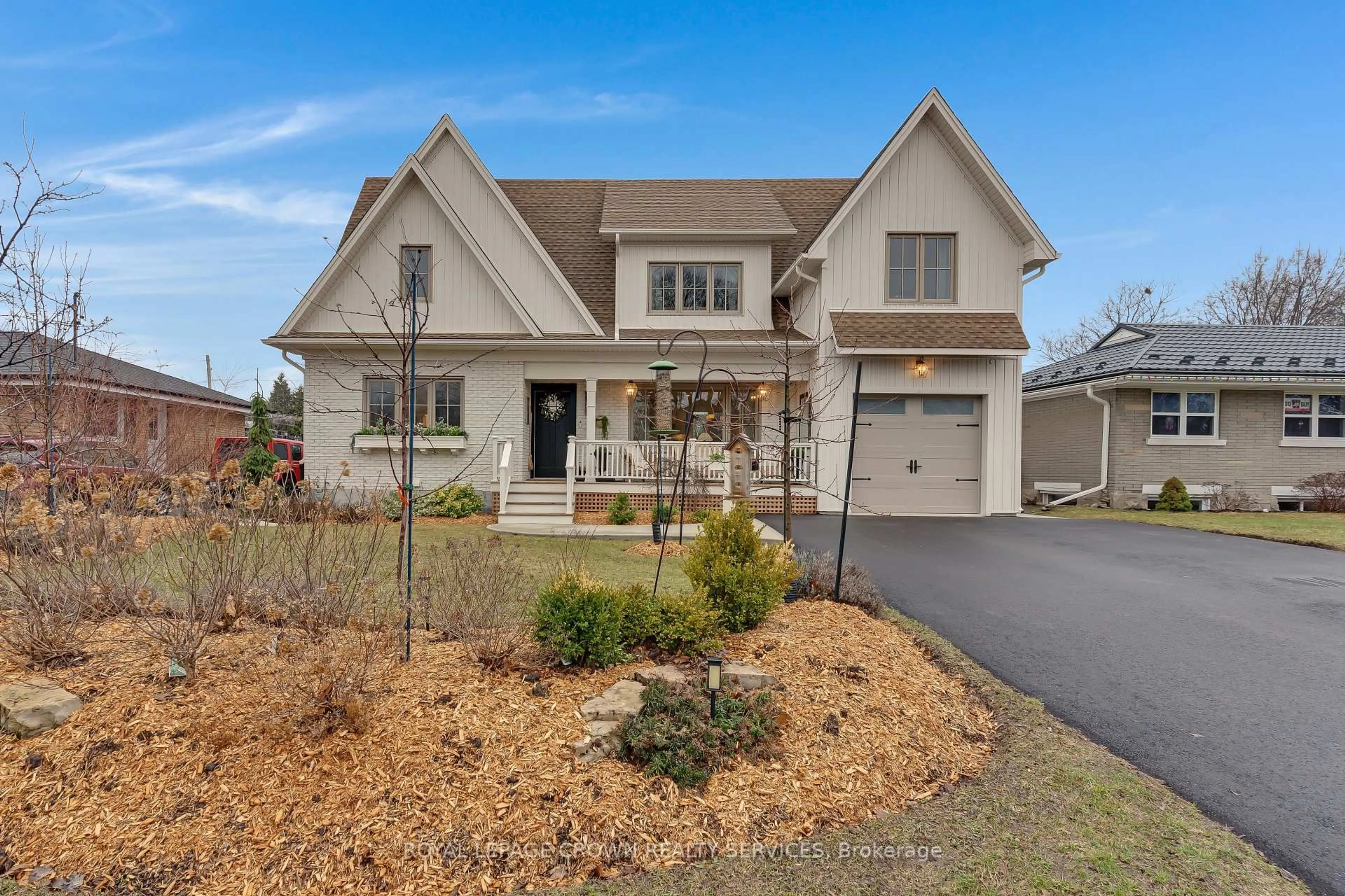 Home with brick exterior material, street for 252 Shepherd Ave, Cambridge Ontario N3C 1T8