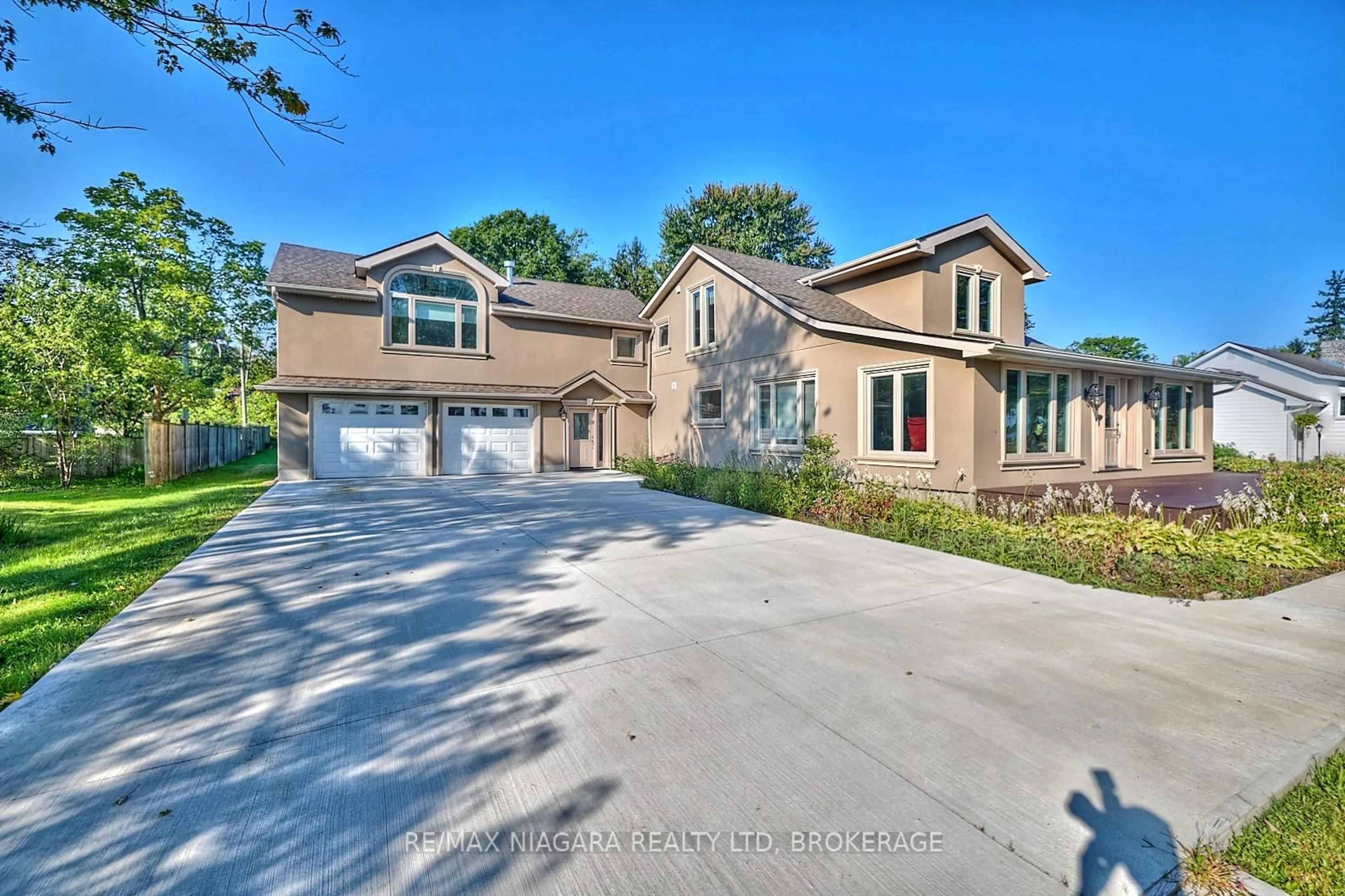 Home with brick exterior material, street for 4229 Niagara River Pkwy, Fort Erie Ontario L0S 1S0