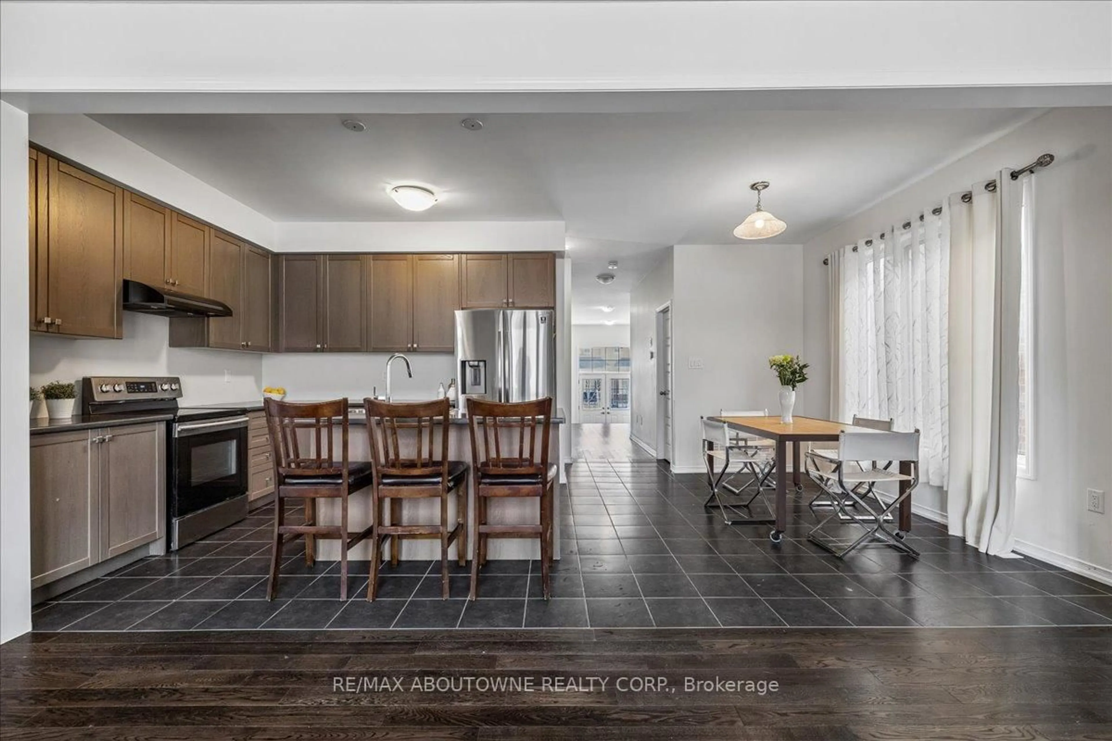 Open concept kitchen, ceramic/tile floor for 7608 Tupelo Cres, Niagara Falls Ontario L2H 3S5