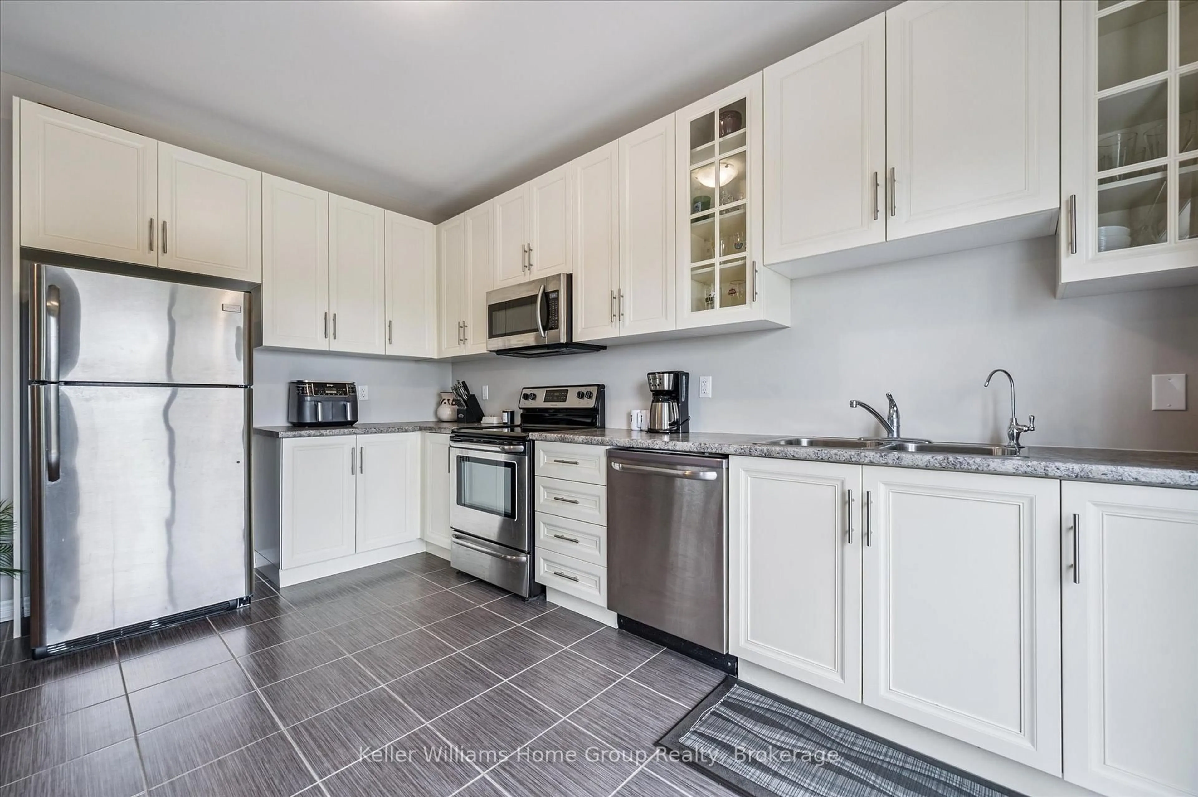 Standard kitchen, ceramic/tile floor for 151 COURTNEY St, Centre Wellington Ontario N1M 0E2
