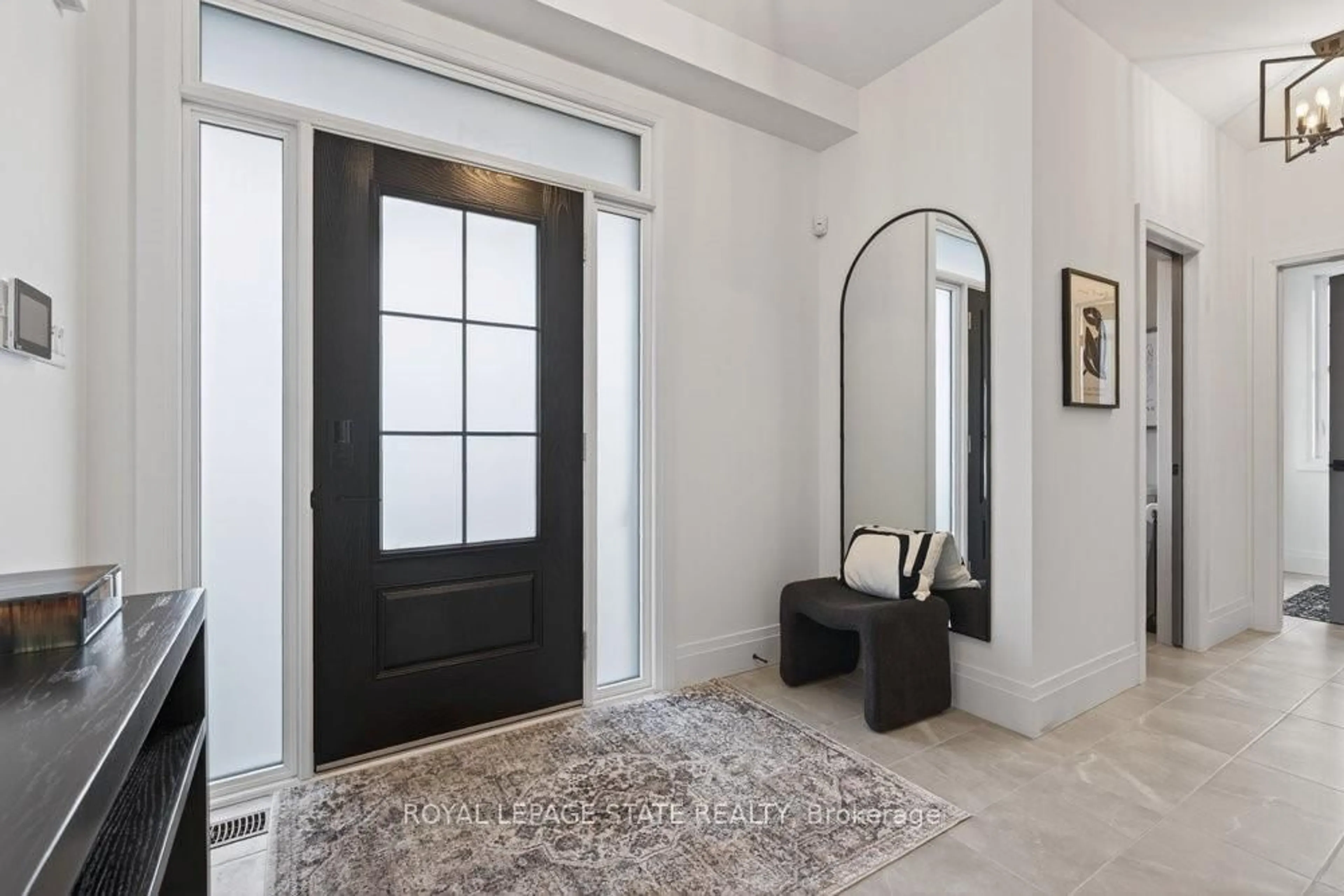 Indoor entryway for 100 Watershore Dr #7, Hamilton Ontario L8E 0C1