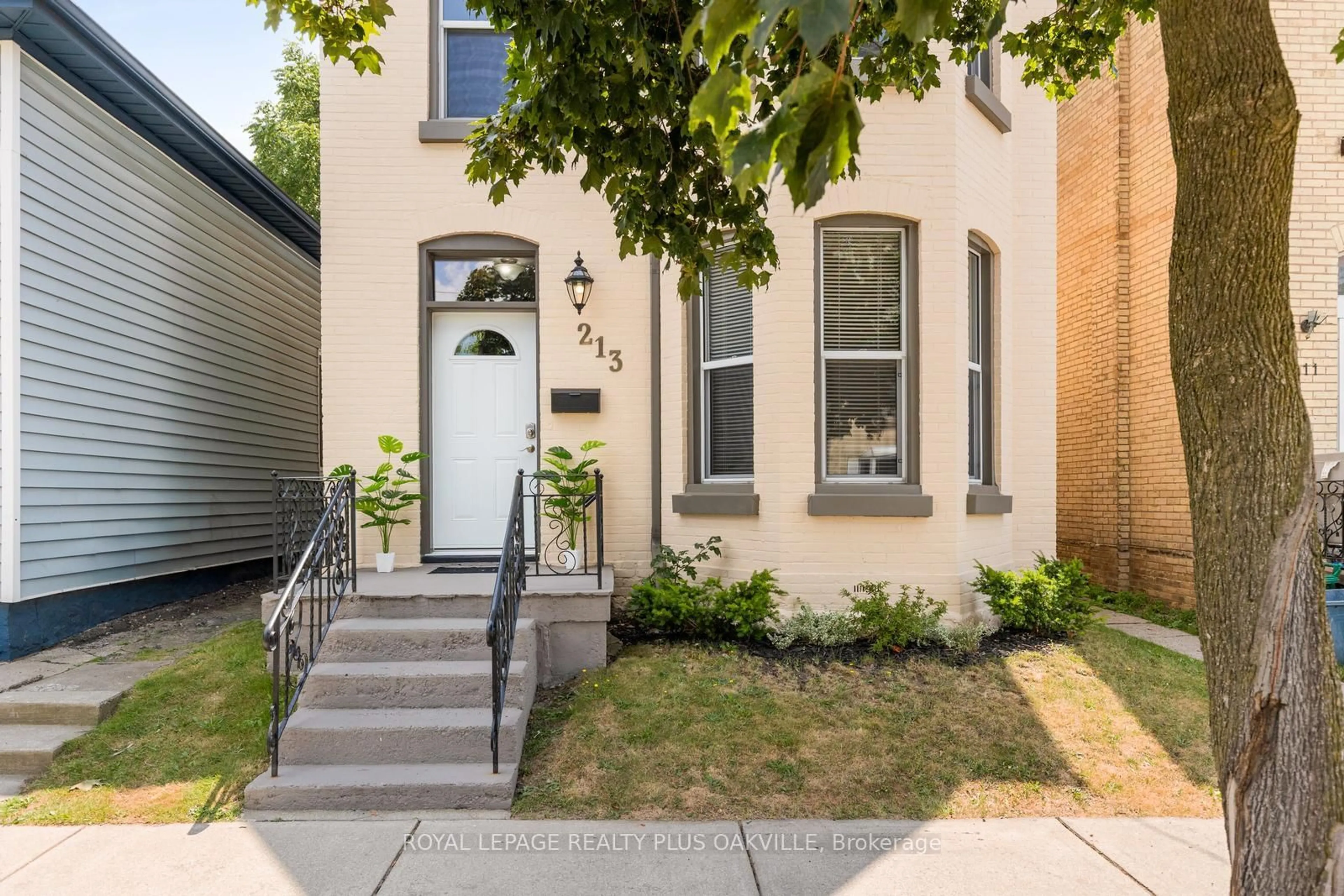 Home with brick exterior material, street for 213 Darling St, Brantford Ontario N3S 3X1