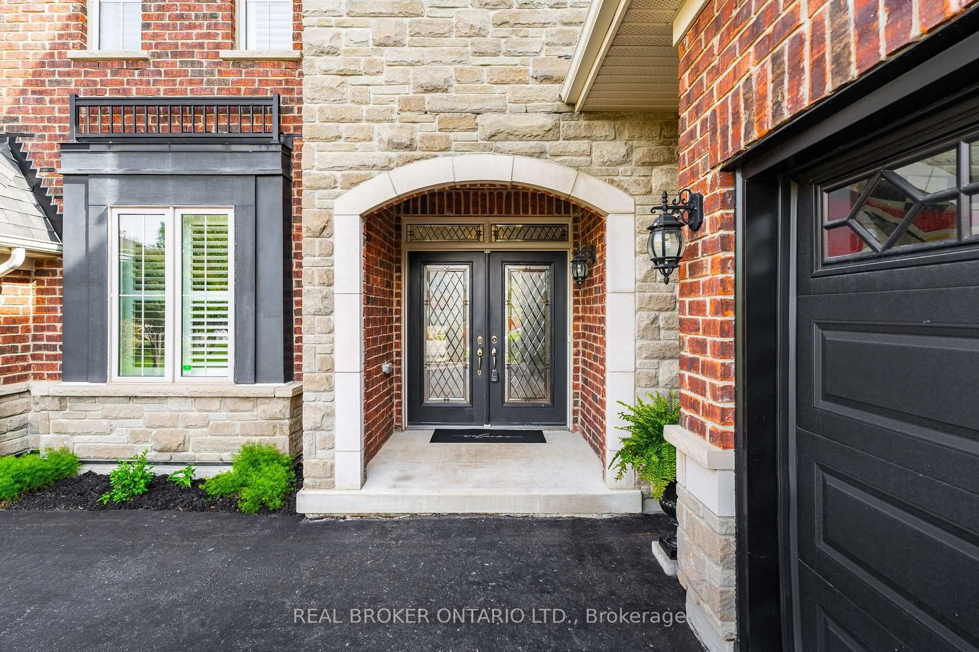 Indoor entryway for 35 Ketchum St, Mono Ontario L9W 6T4