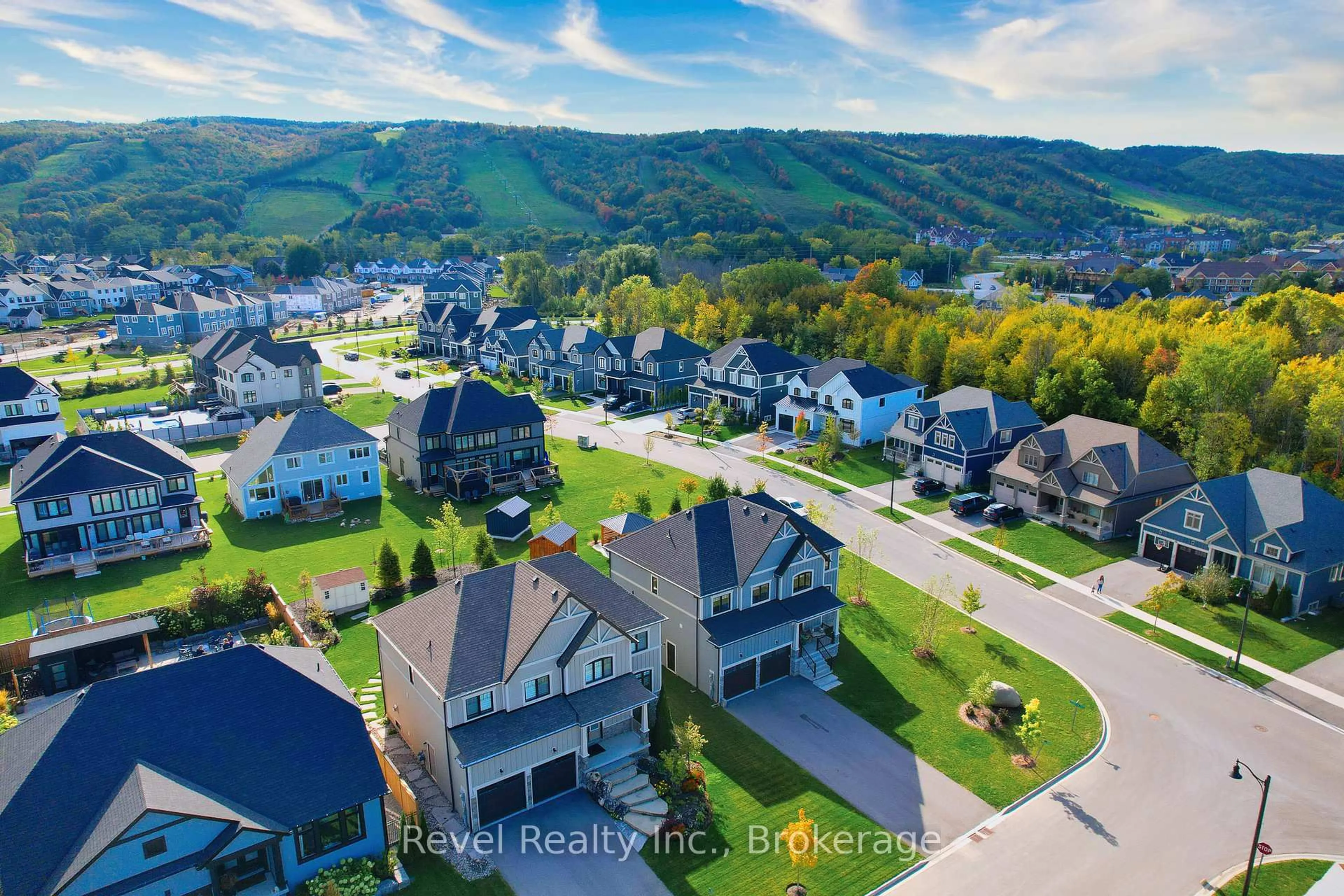 A pic from outside/outdoor area/front of a property/back of a property/a pic from drone, mountain view for 101 Reed Way, Blue Mountains Ontario L9Y 0V1