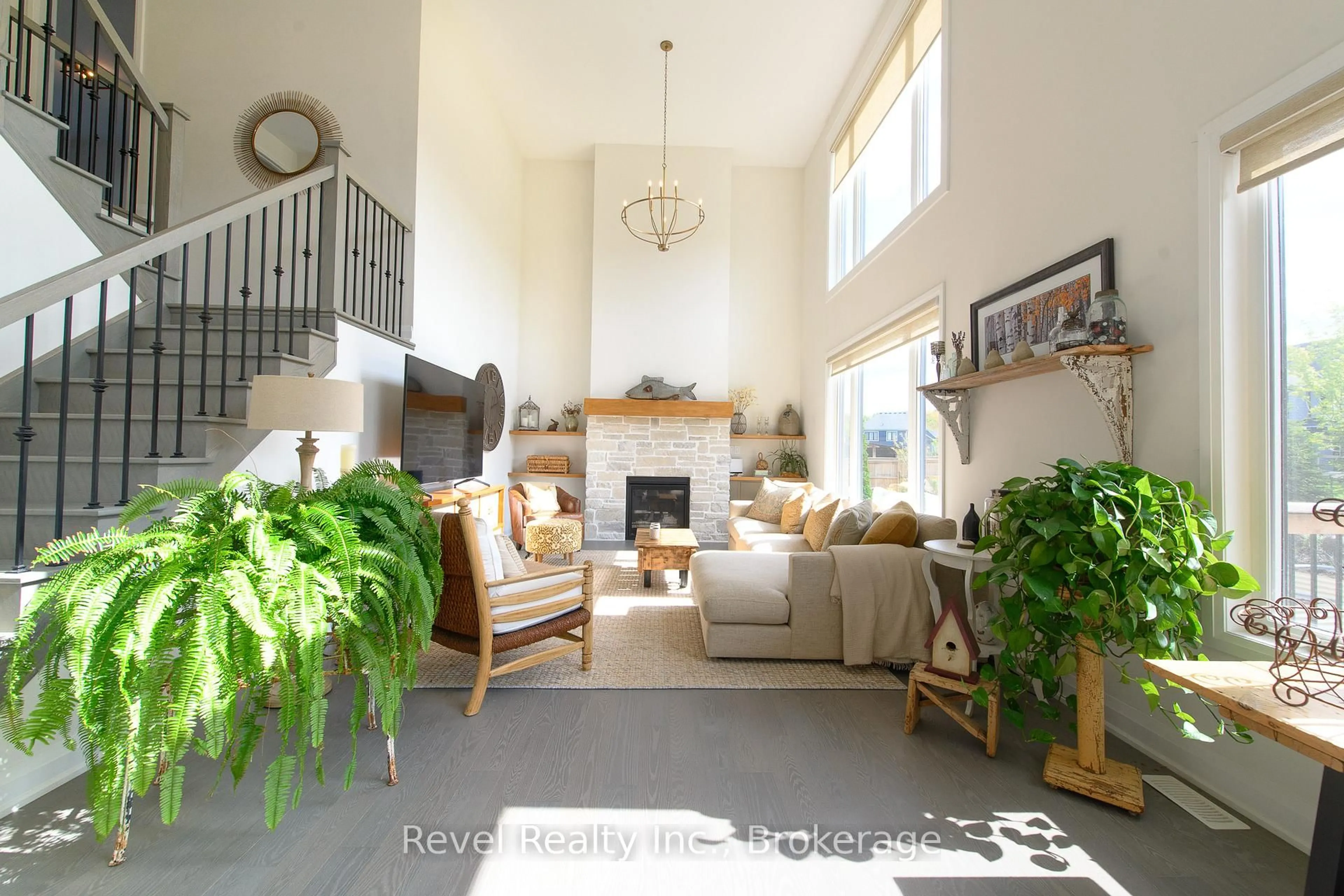 Living room with furniture, unknown for 101 Reed Way, Blue Mountains Ontario L9Y 0V1