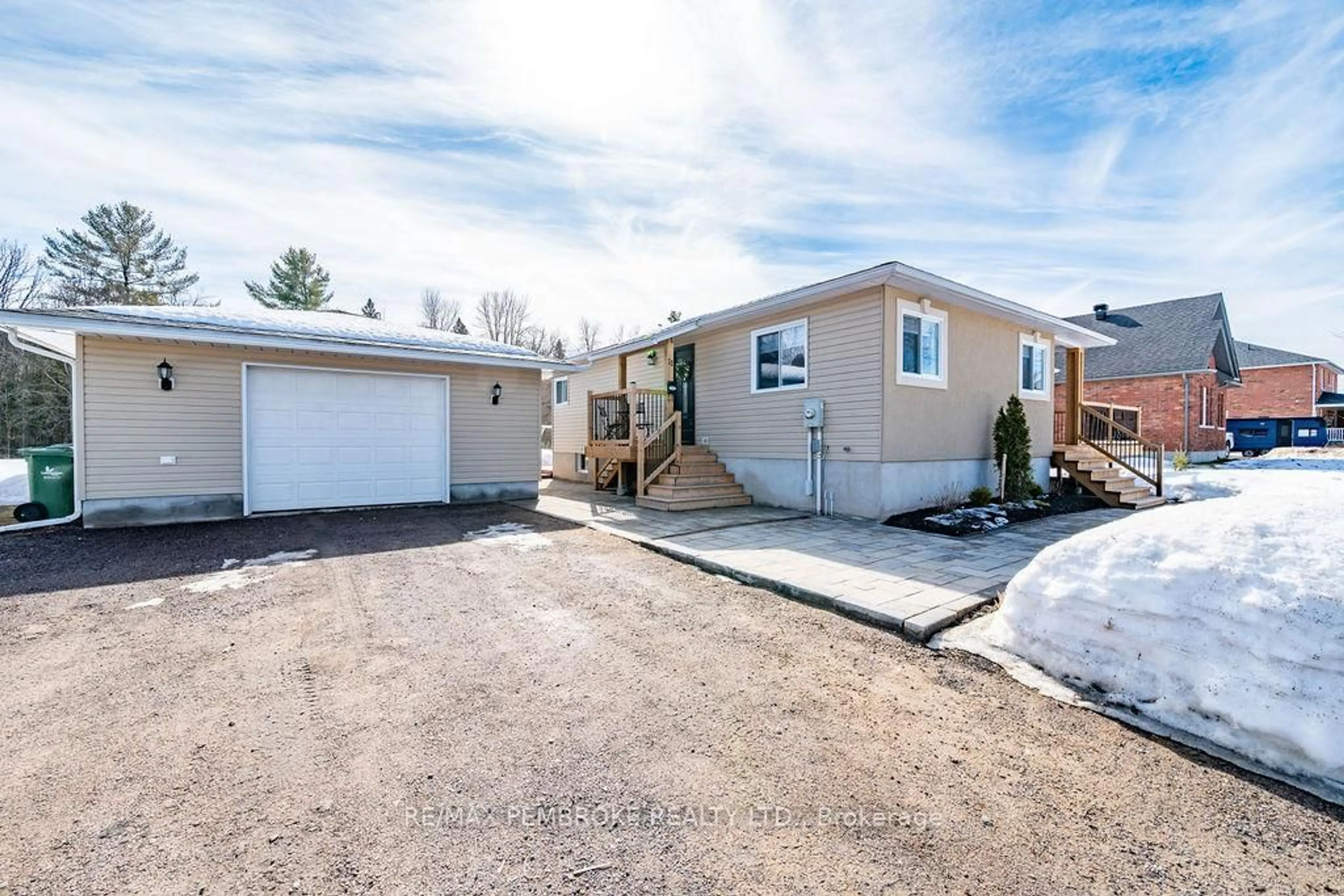 Unknown for 11 Irene St, Pembroke Ontario K8A 7M2