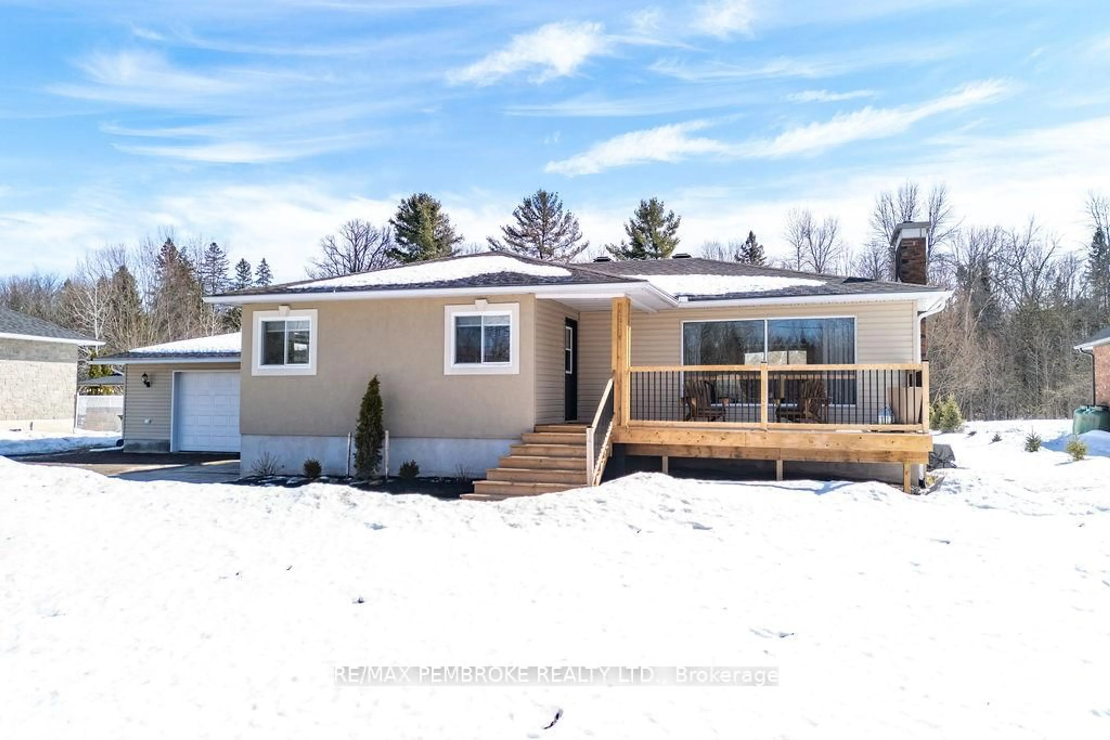 Home with vinyl exterior material, unknown for 11 Irene St, Pembroke Ontario K8A 7M2