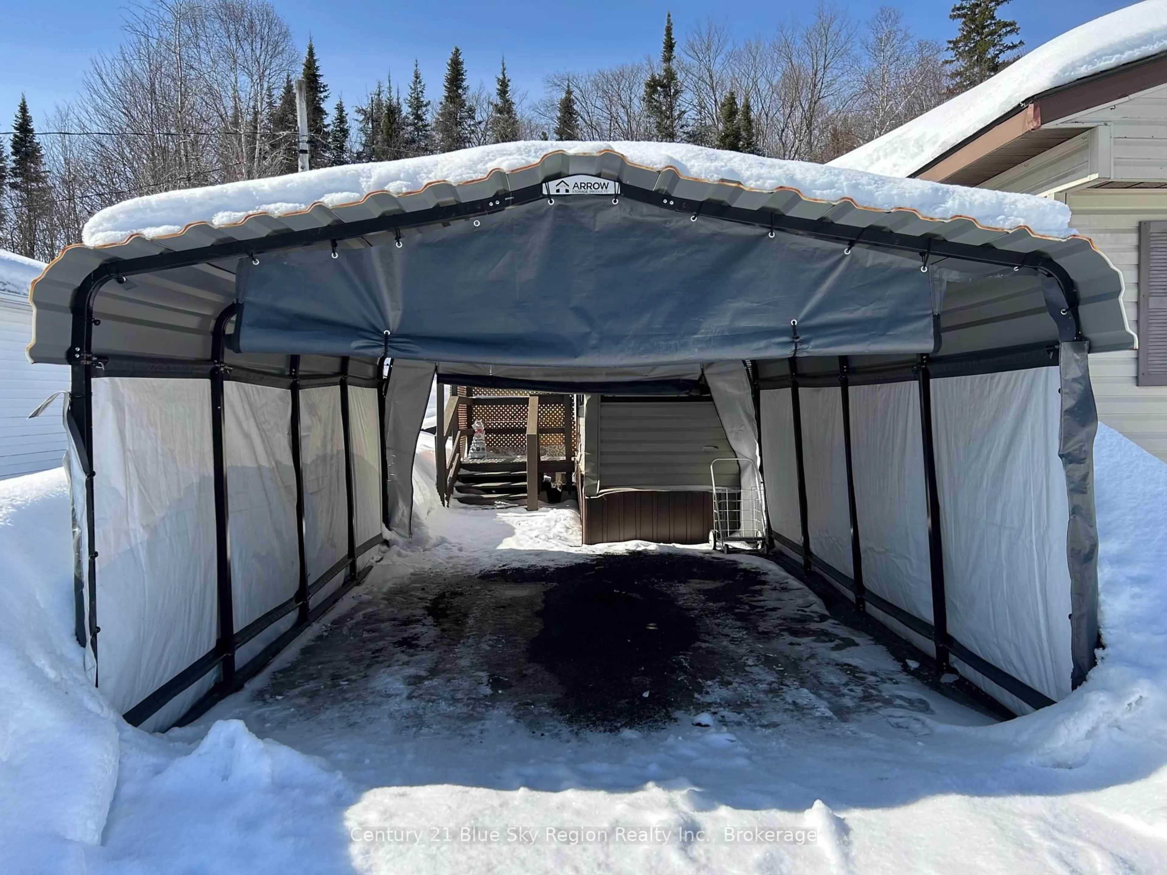 Indoor garage for 5887 HIGHWAY 11 #12, North Bay Ontario P1B 8G3