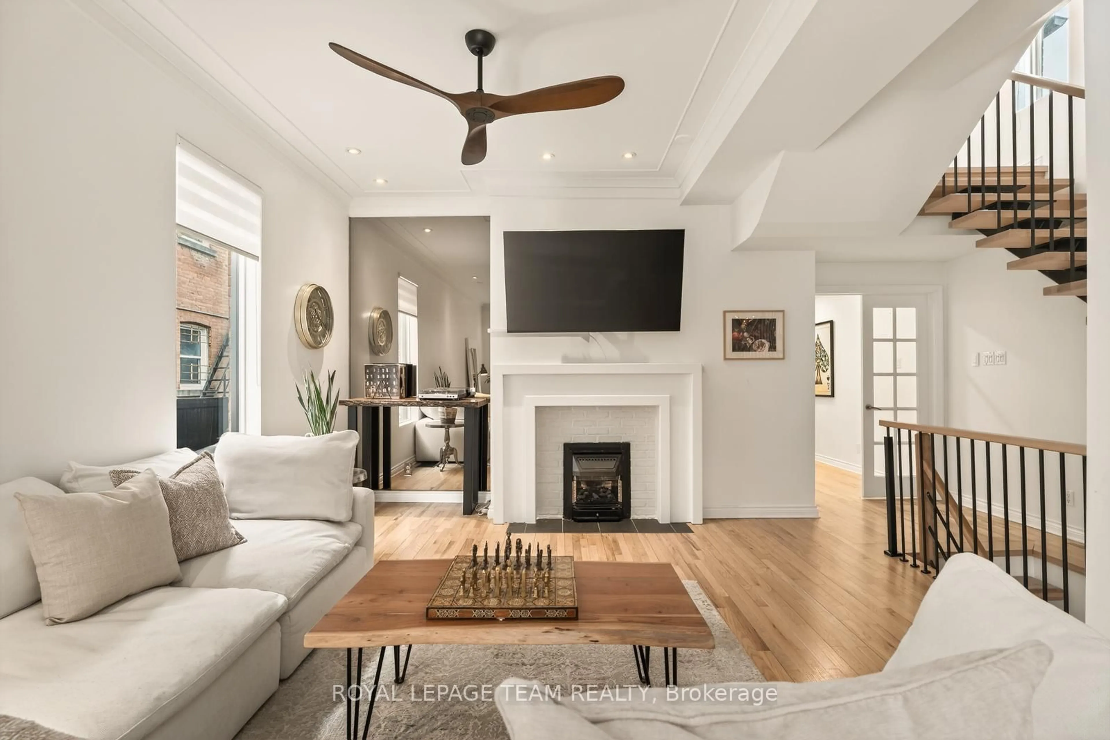 Living room with furniture, unknown for 349 FRANK St, Ottawa Ontario K2P 0X9