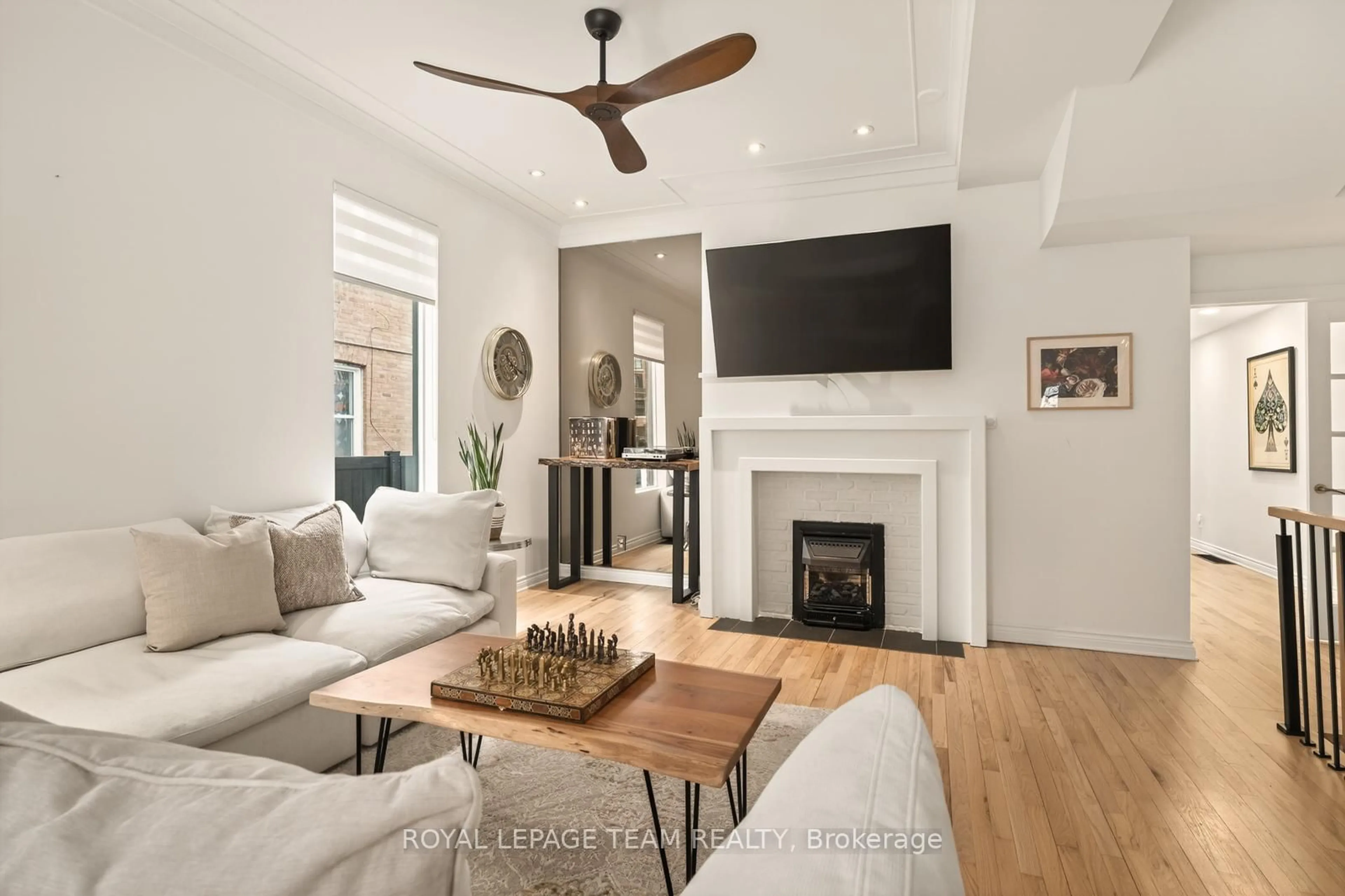 Living room with furniture, unknown for 349 FRANK St, Ottawa Ontario K2P 0X9