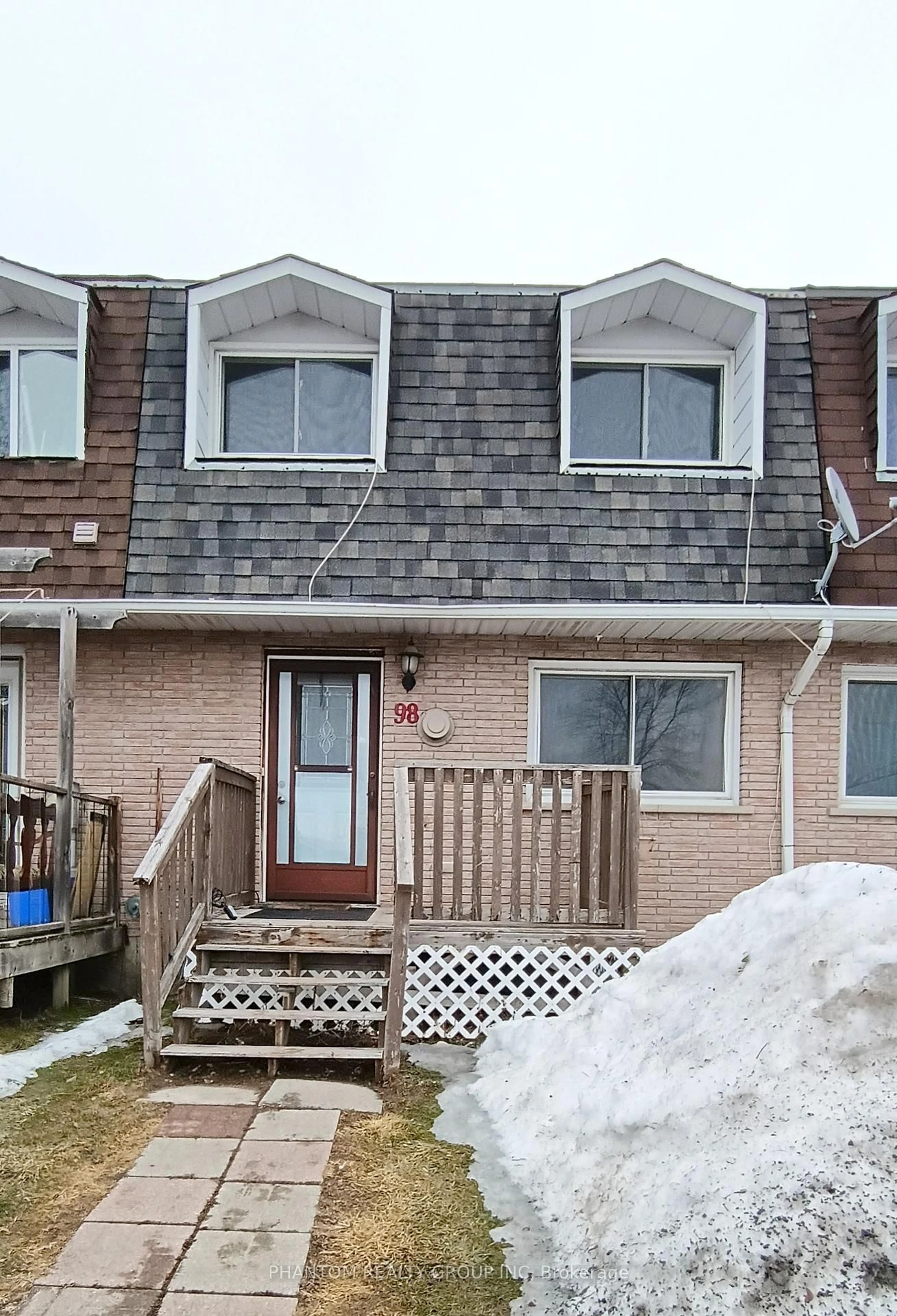 Home with vinyl exterior material, street for 98 Carraway Cres, South Dundas Ontario K0C 1X0