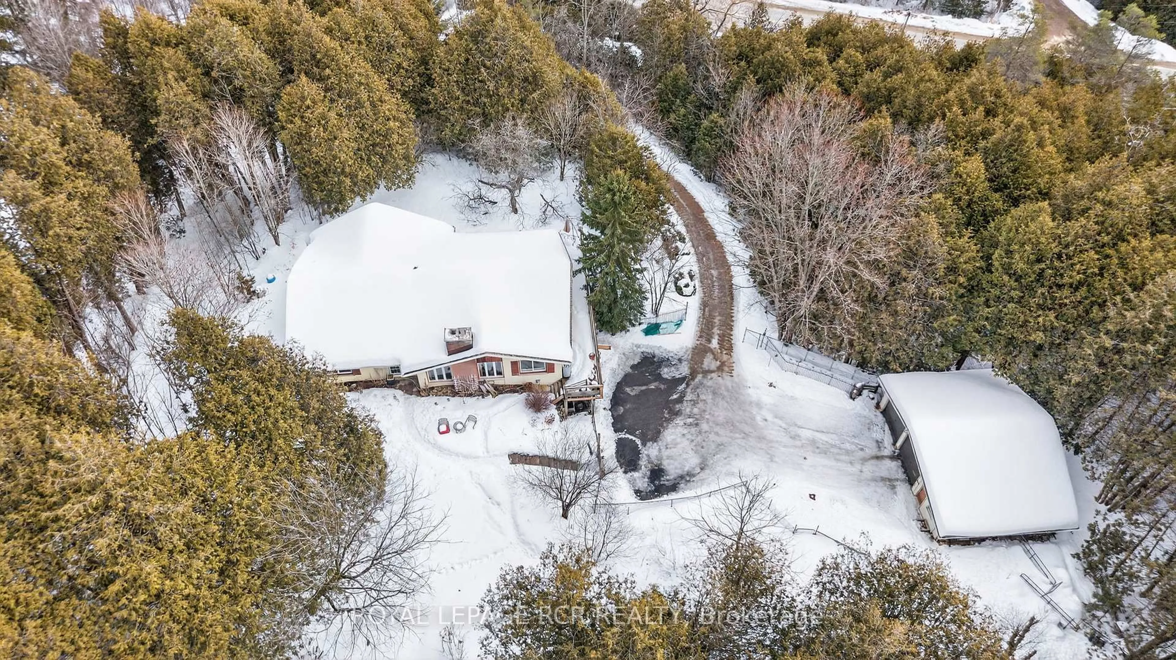 A pic from outside/outdoor area/front of a property/back of a property/a pic from drone, unknown for 307209 Hockley Rd, Mono Ontario L9W 6M8