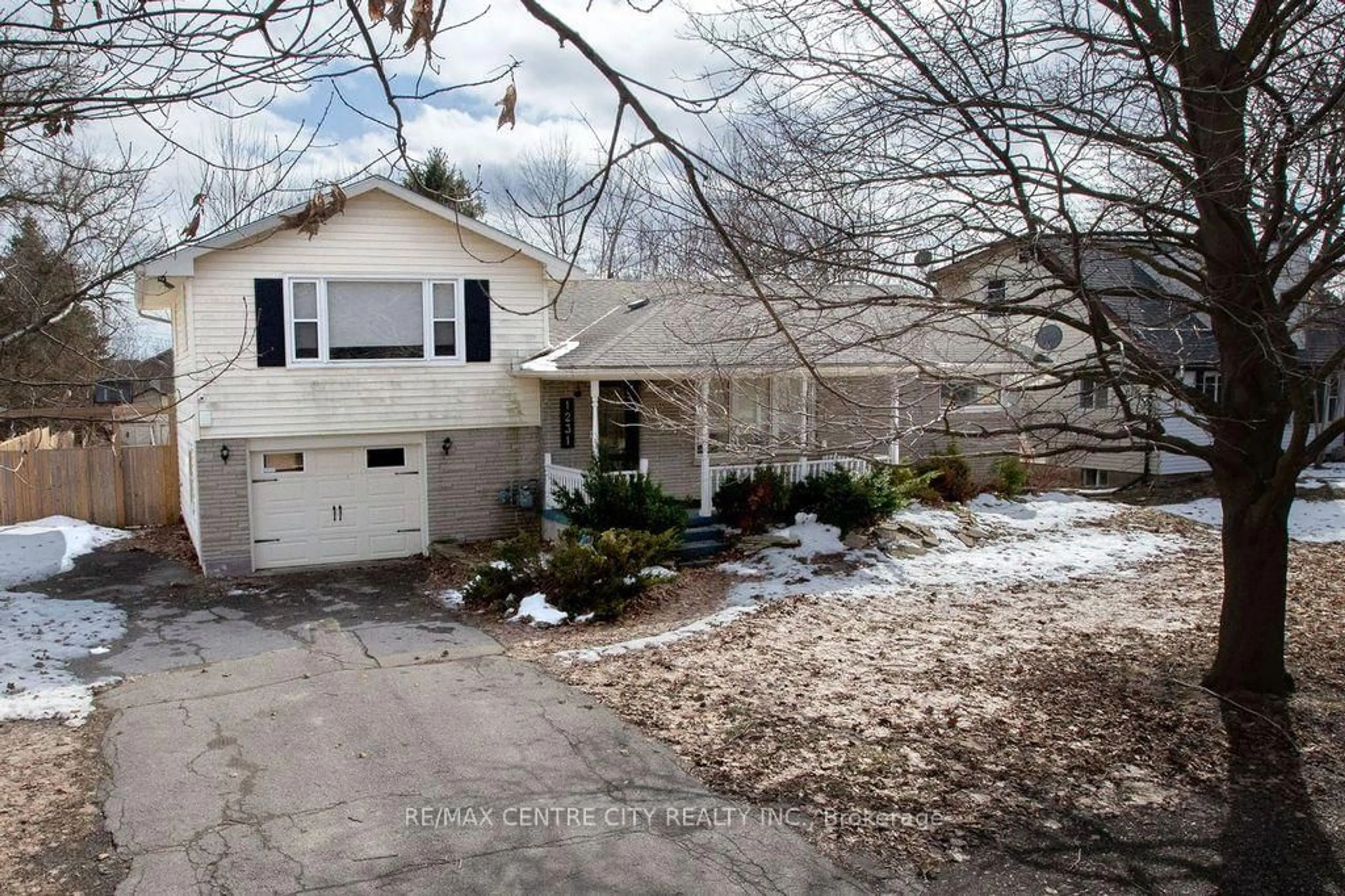 A pic from outside/outdoor area/front of a property/back of a property/a pic from drone, street for 1231 Sunningdale Rd, London North Ontario N5X 4B1