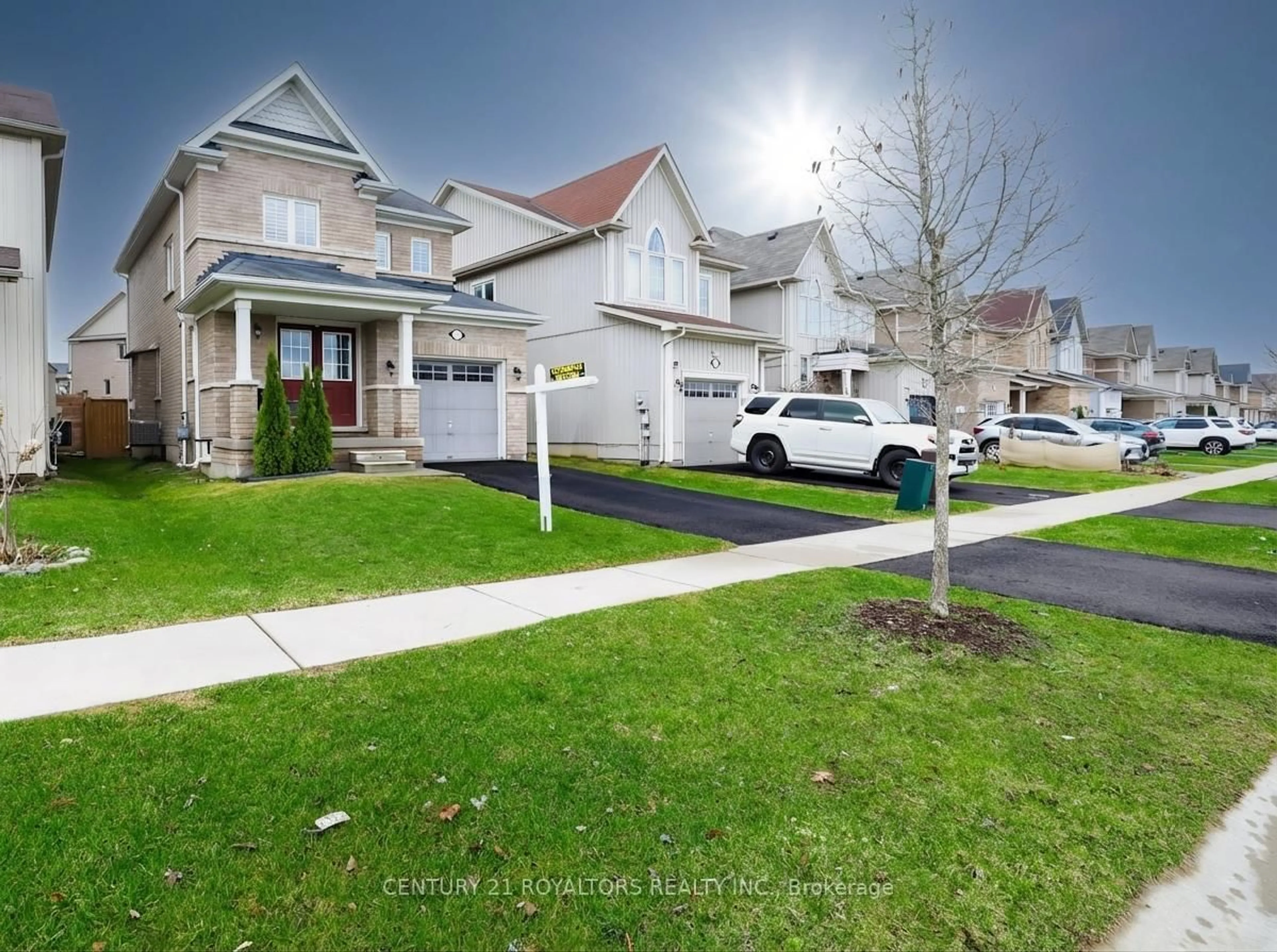 A pic from outside/outdoor area/front of a property/back of a property/a pic from drone, street for 386 Thompson St, Woodstock Ontario N4S 7W2