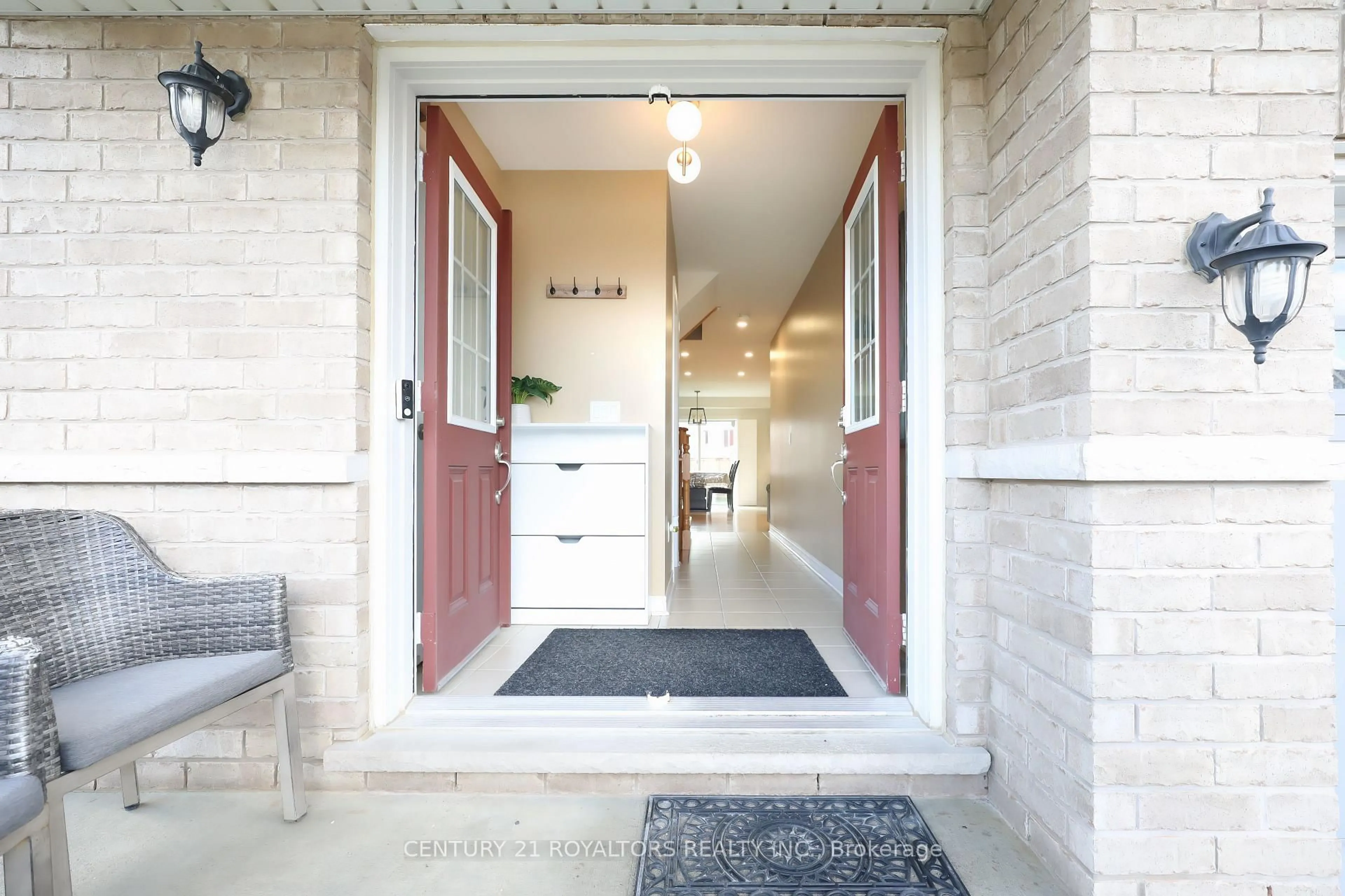Indoor entryway for 386 Thompson St, Woodstock Ontario N4S 7W2